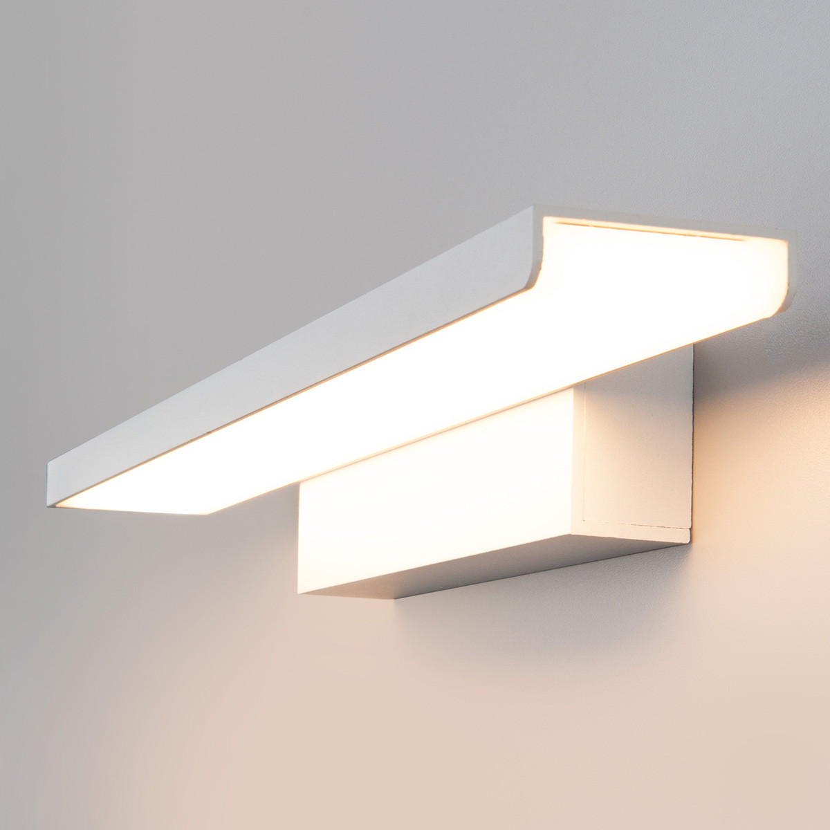 Светильник настенный светодиодный Sankara LED белая MRL LED 16W 1009 IP20
