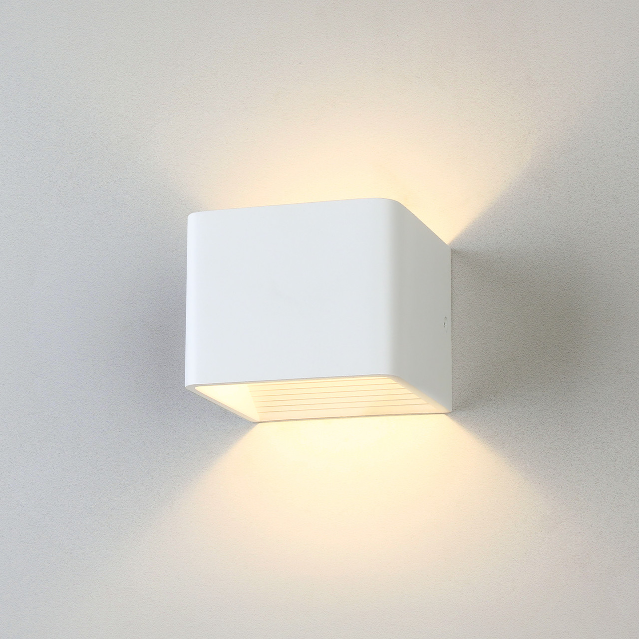 Светильник настенный светодиодный Corudo LED белый MRL LED 1060