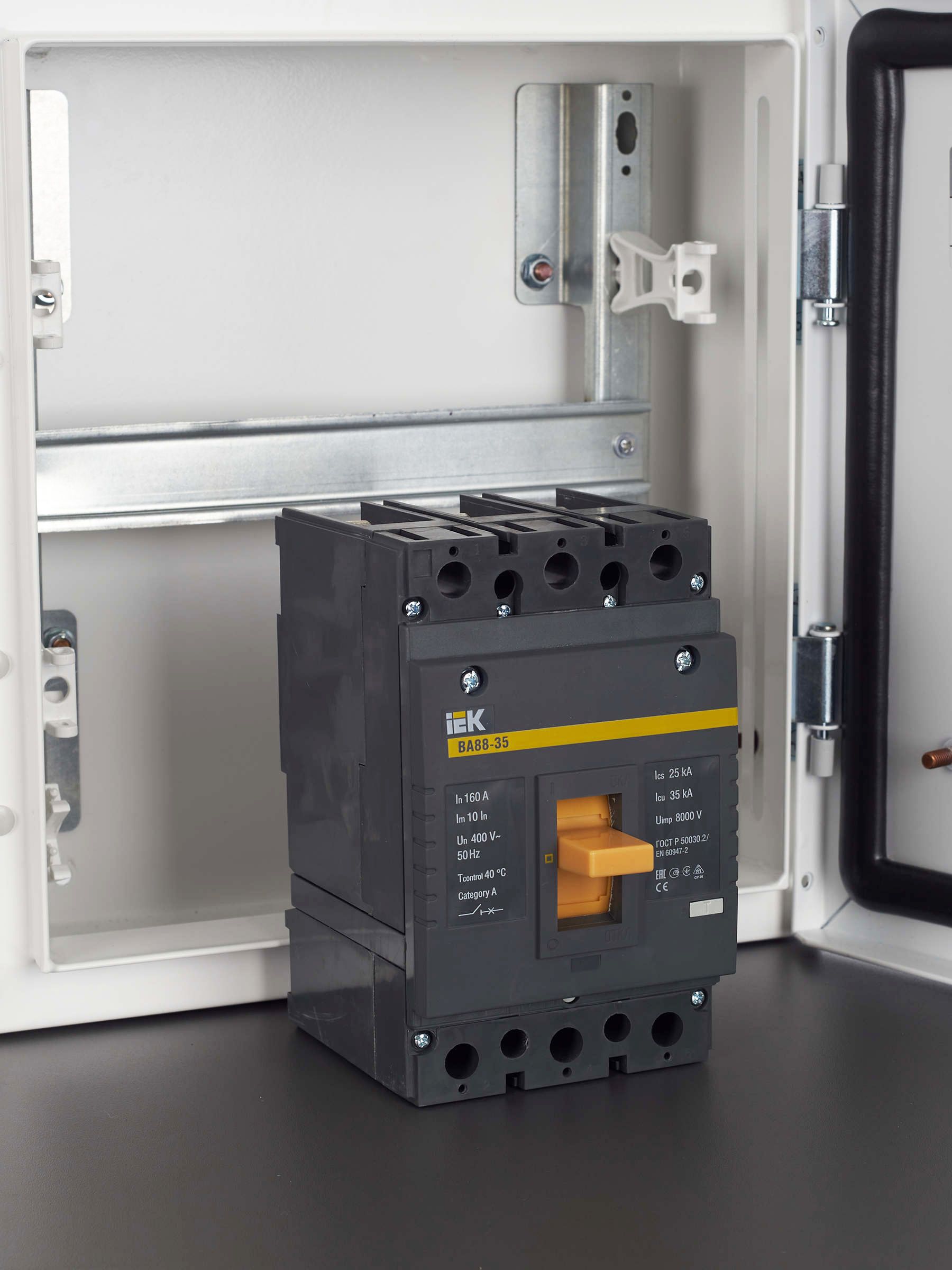 Автомат ВА 88-35 3Р 160А 35кА ИЭК
