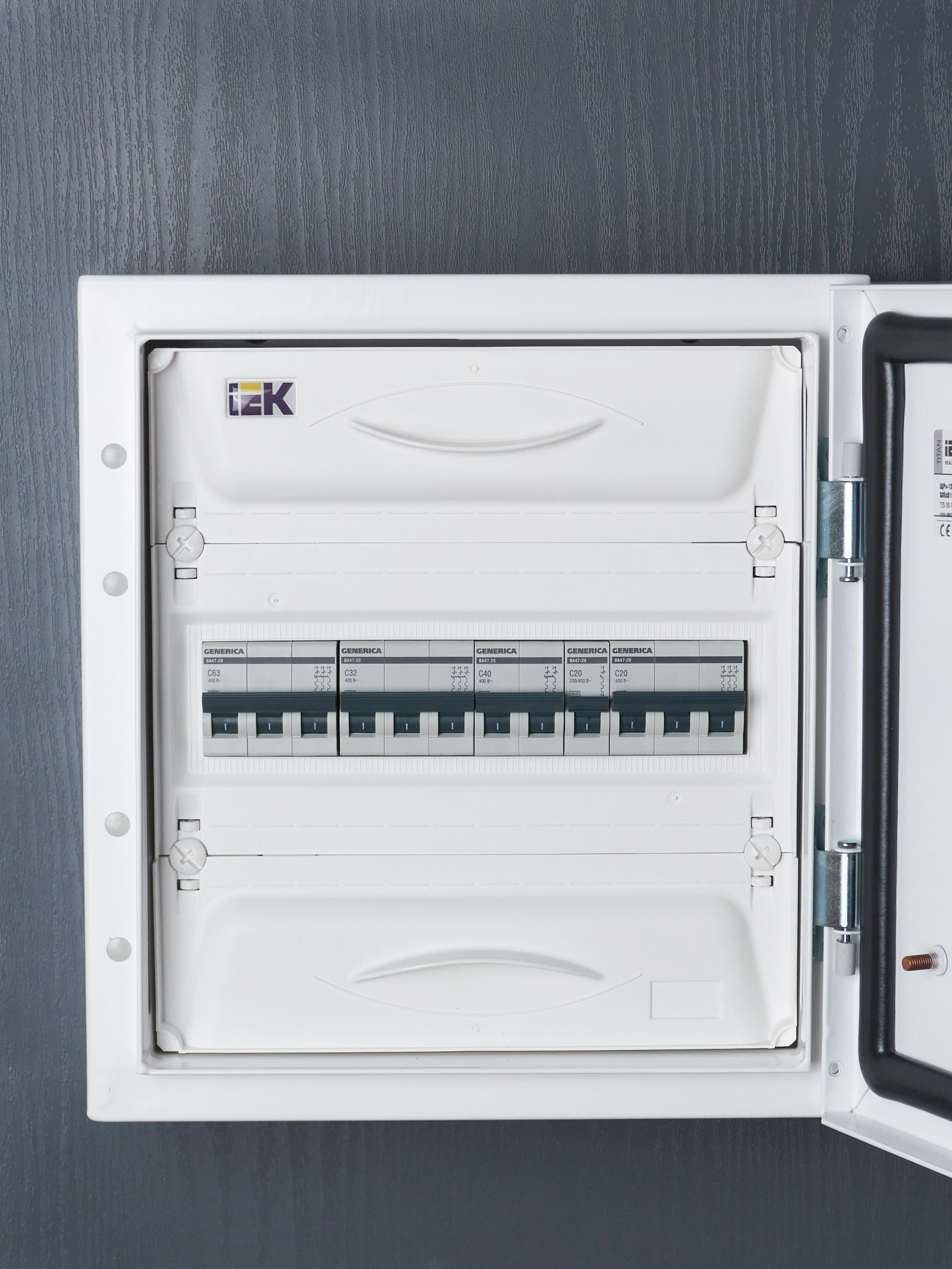 Автомат 3Р ВА 47-29 32 А 4,5кА характеристика С GENERICA ИЭК