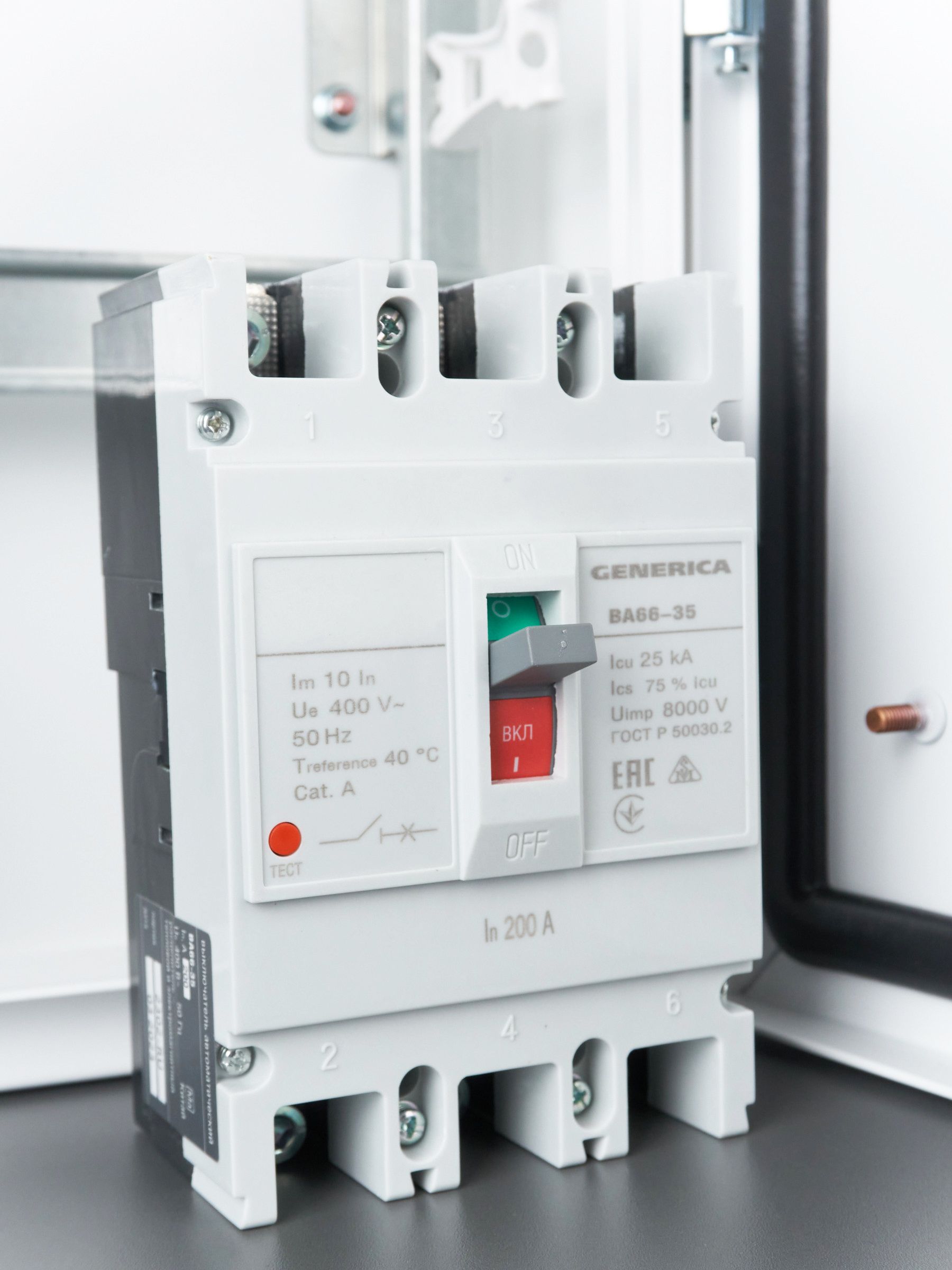 Выключатель автоматический ВА66-35 3Р 200А 25кА GENERICA ИЭК