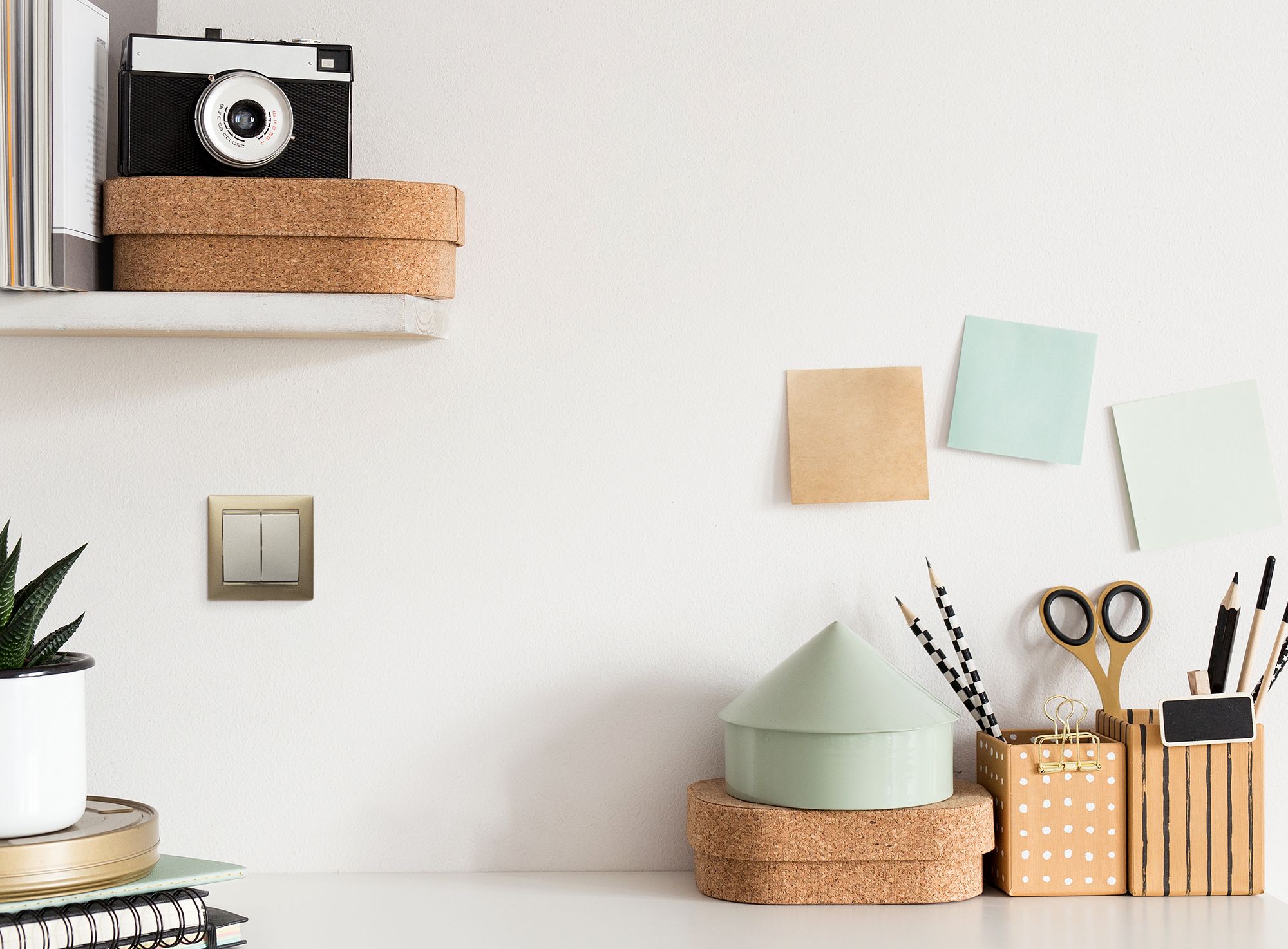 Выключатель 2-клавишный Valena слоновая кость /774305/