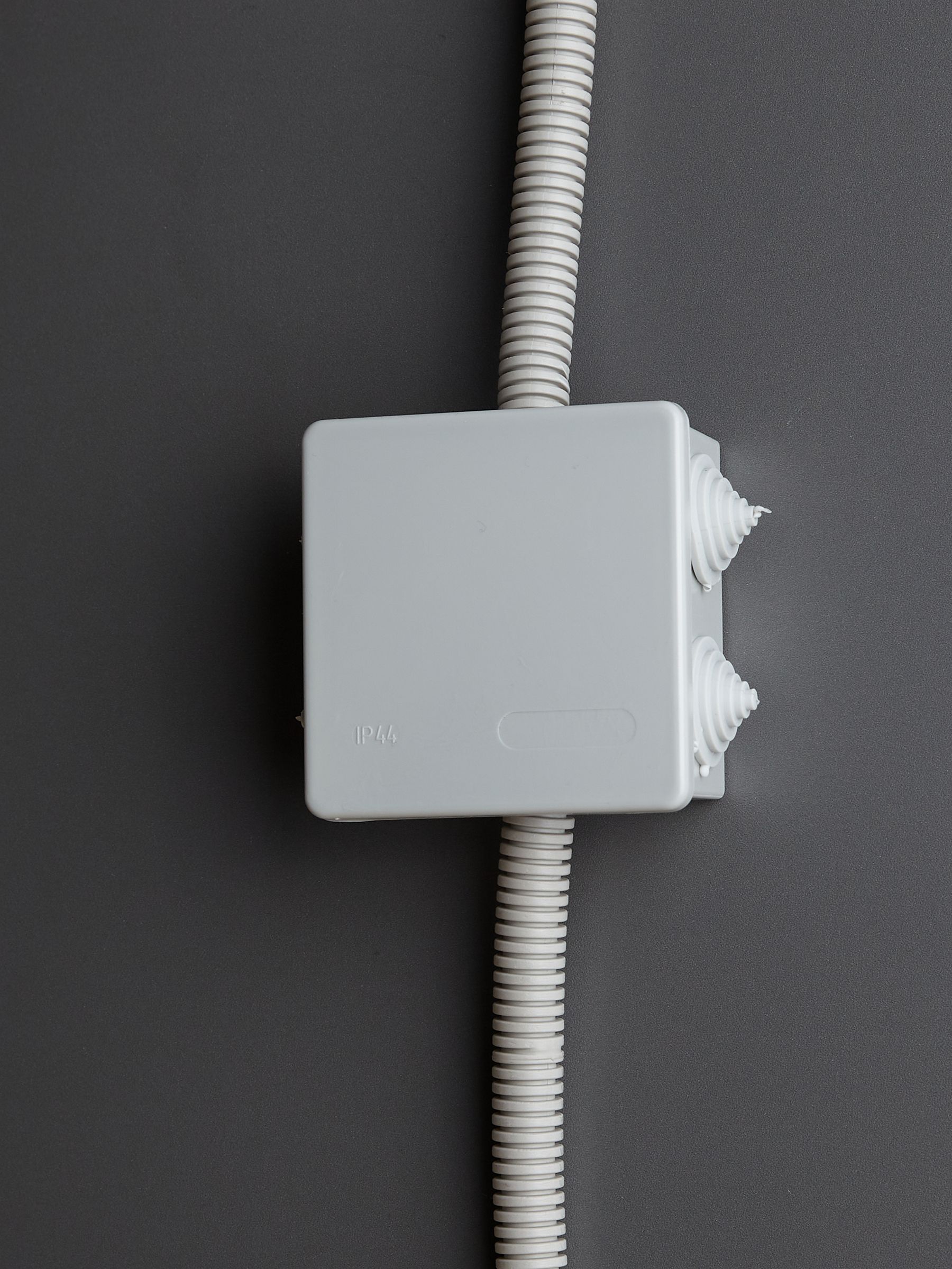 Коробка КМ41235 распаячная для открытой проводки 85х85х45 мм IP44 (RAL7035, 6 гермовводов) ИЭК