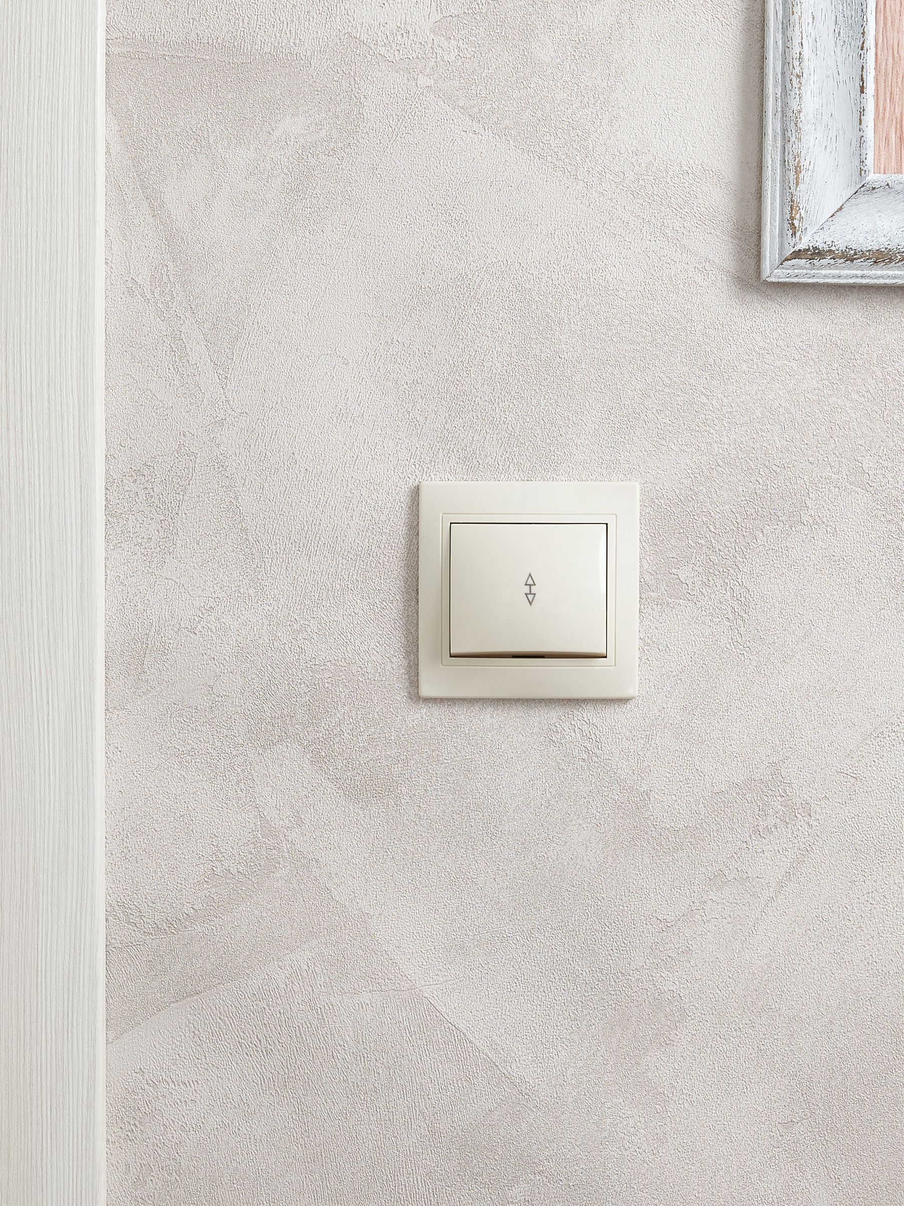 Выключатель ВСп 10-1-0-ККм одноклавишный проходной 10А КВАРТА (кремовый) ИЭК