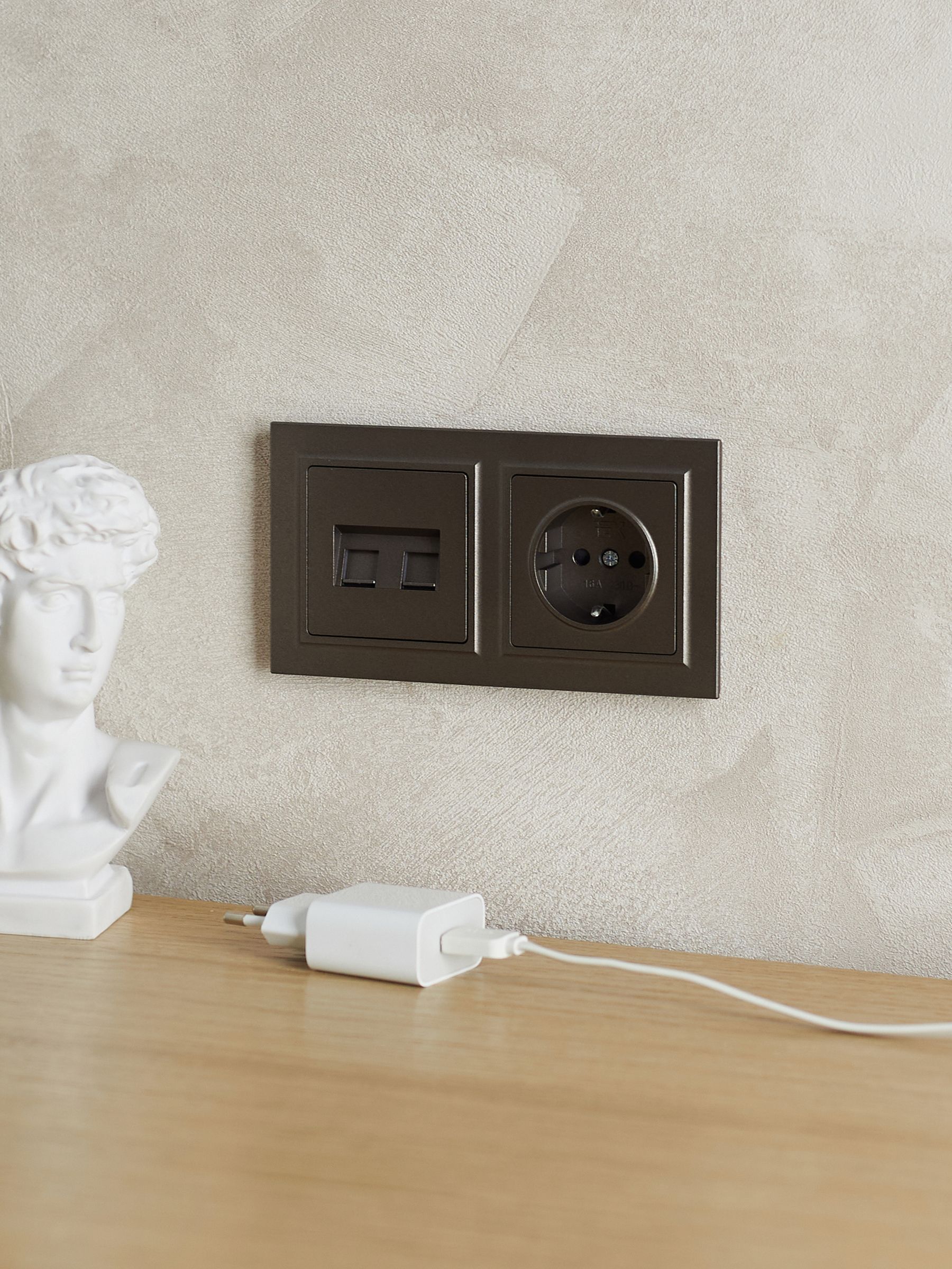 Рамка 2-местная РУ-2-БрТБ темная бронза BRITE ИЭК