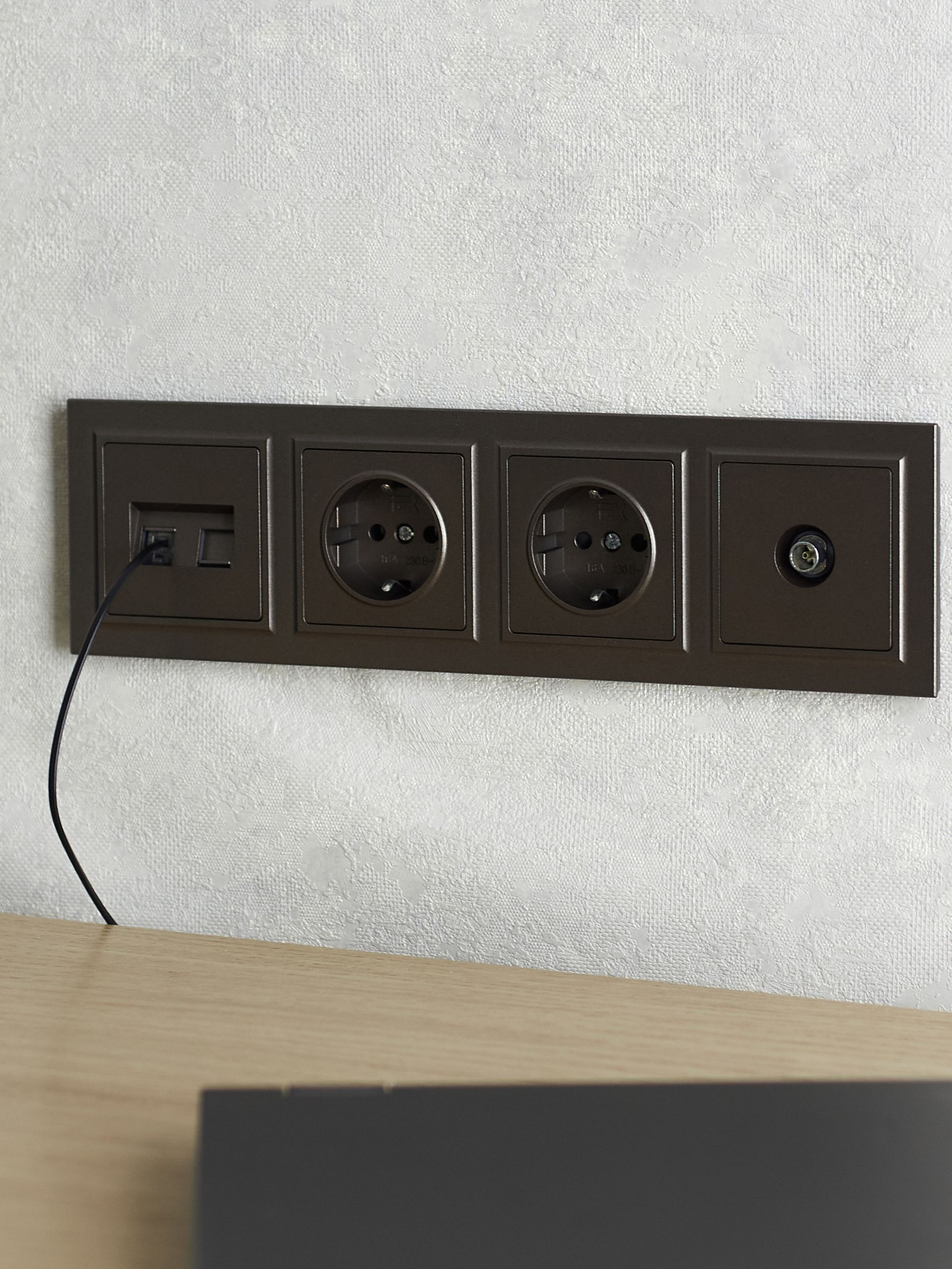 Рамка 4-местная РУ-4-БрТБ темная бронза BRITE ИЭК