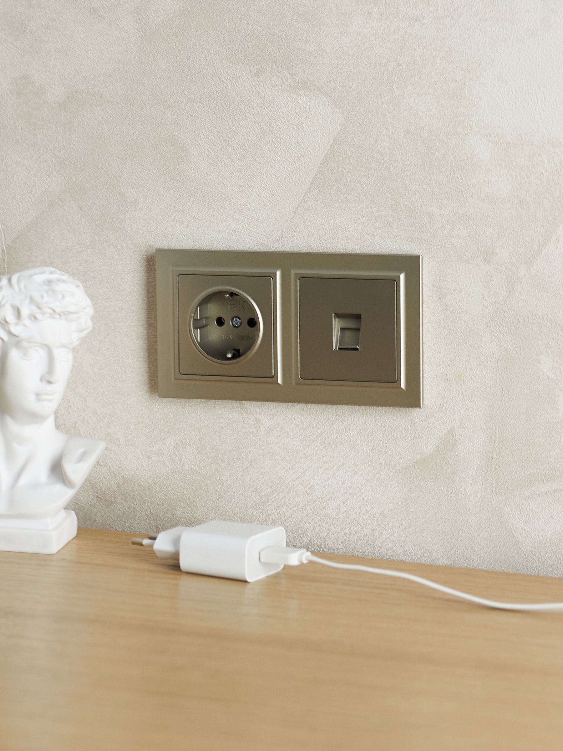 BRITE Рамка 2-местная IP44 РУ-2-БрШ-44 шампань ИЭК