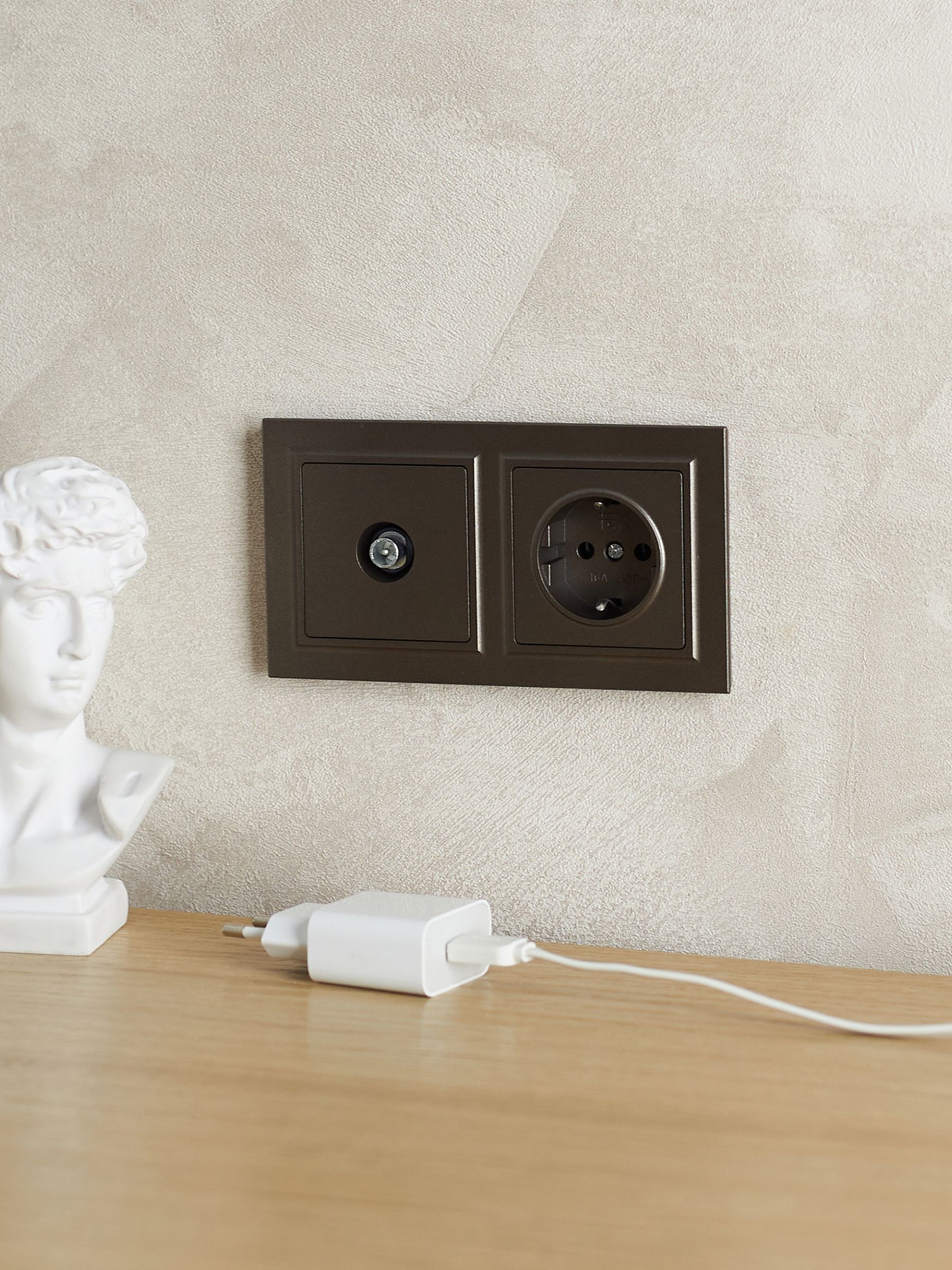 Рамка 2-местная IP44 РУ-2-БрТБ-44 бронза BRITE ИЭК