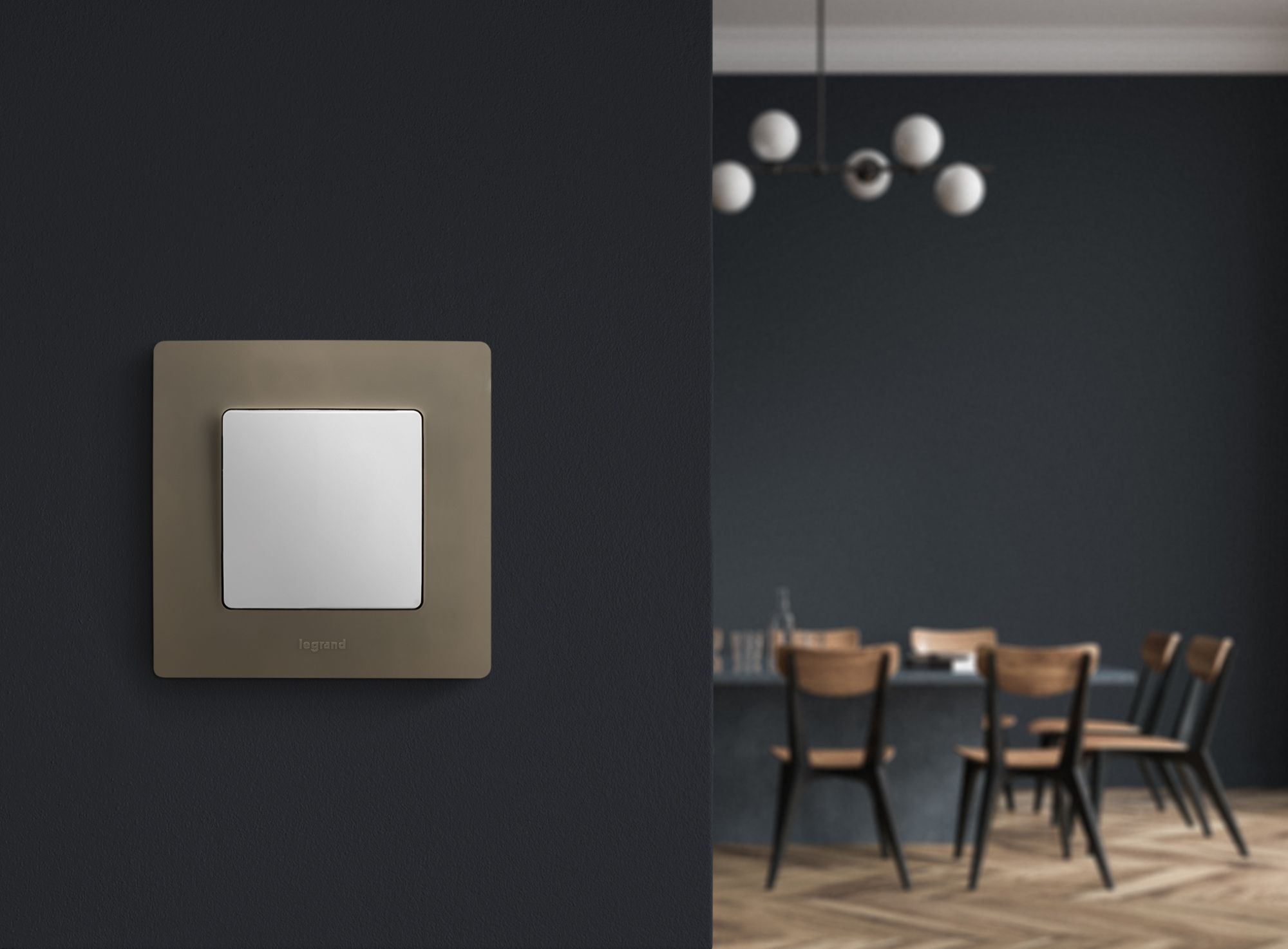 Выключатель 1-клавишный 10АХ винтовые белый ETIKA /672201/