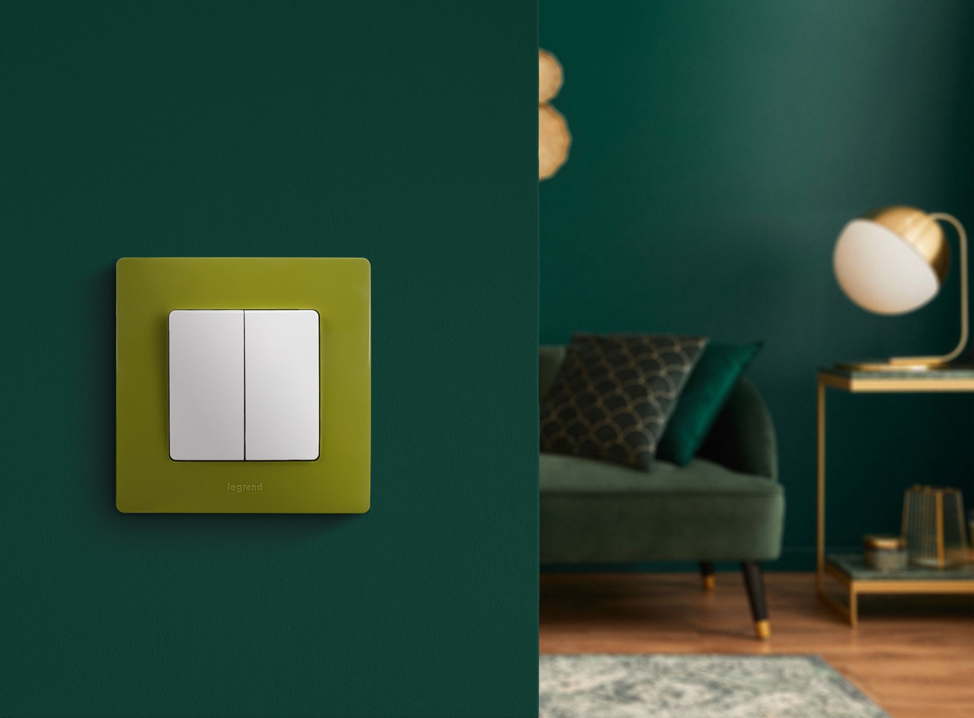 Выключатель 2-клавишный 10АХ винтовые белый ETIKA /672202/