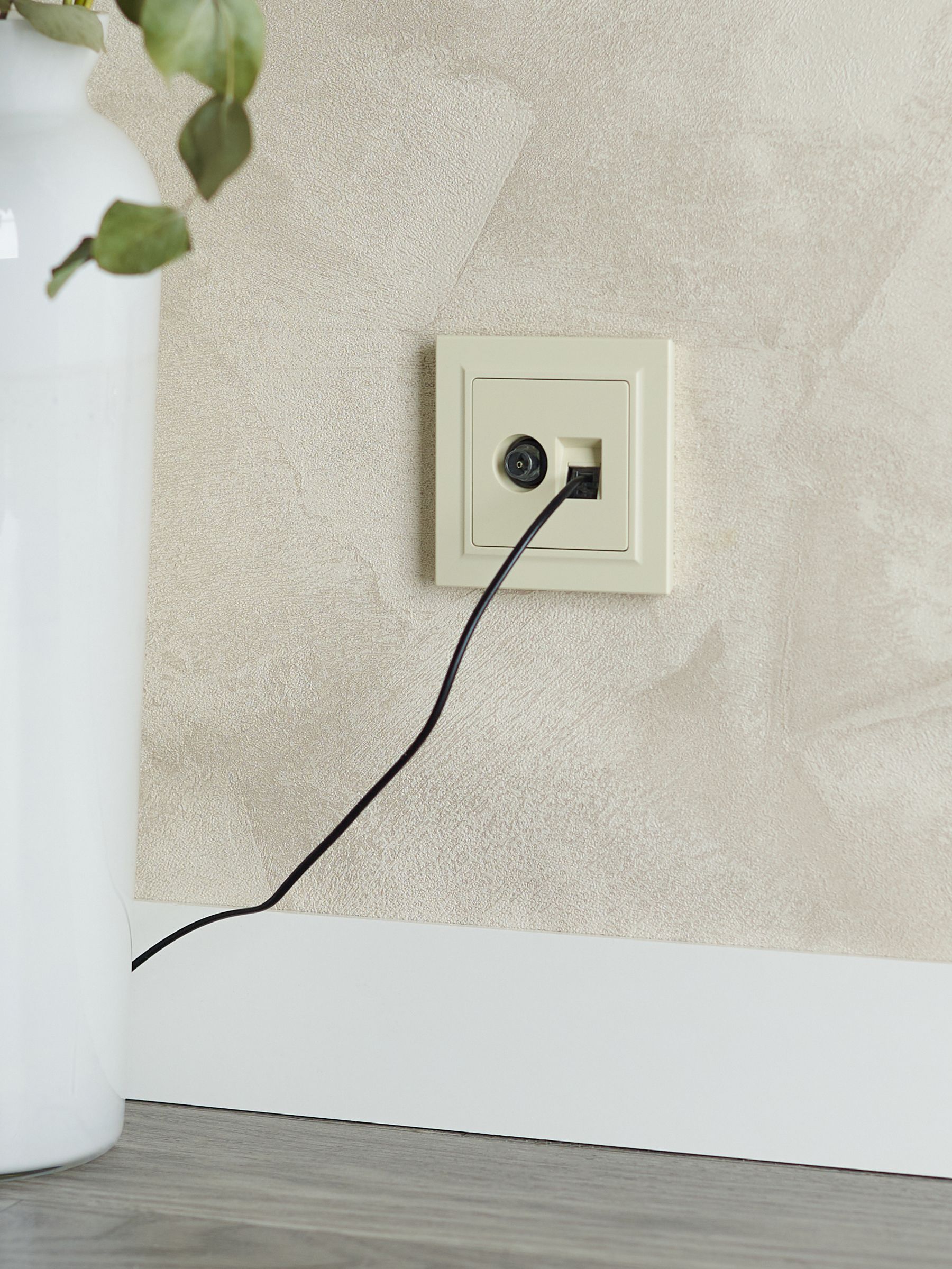 BRITE Розетка двойная TV+RJ45 кат.5E РТВ/РК12-БрКр бежевый ИЭК