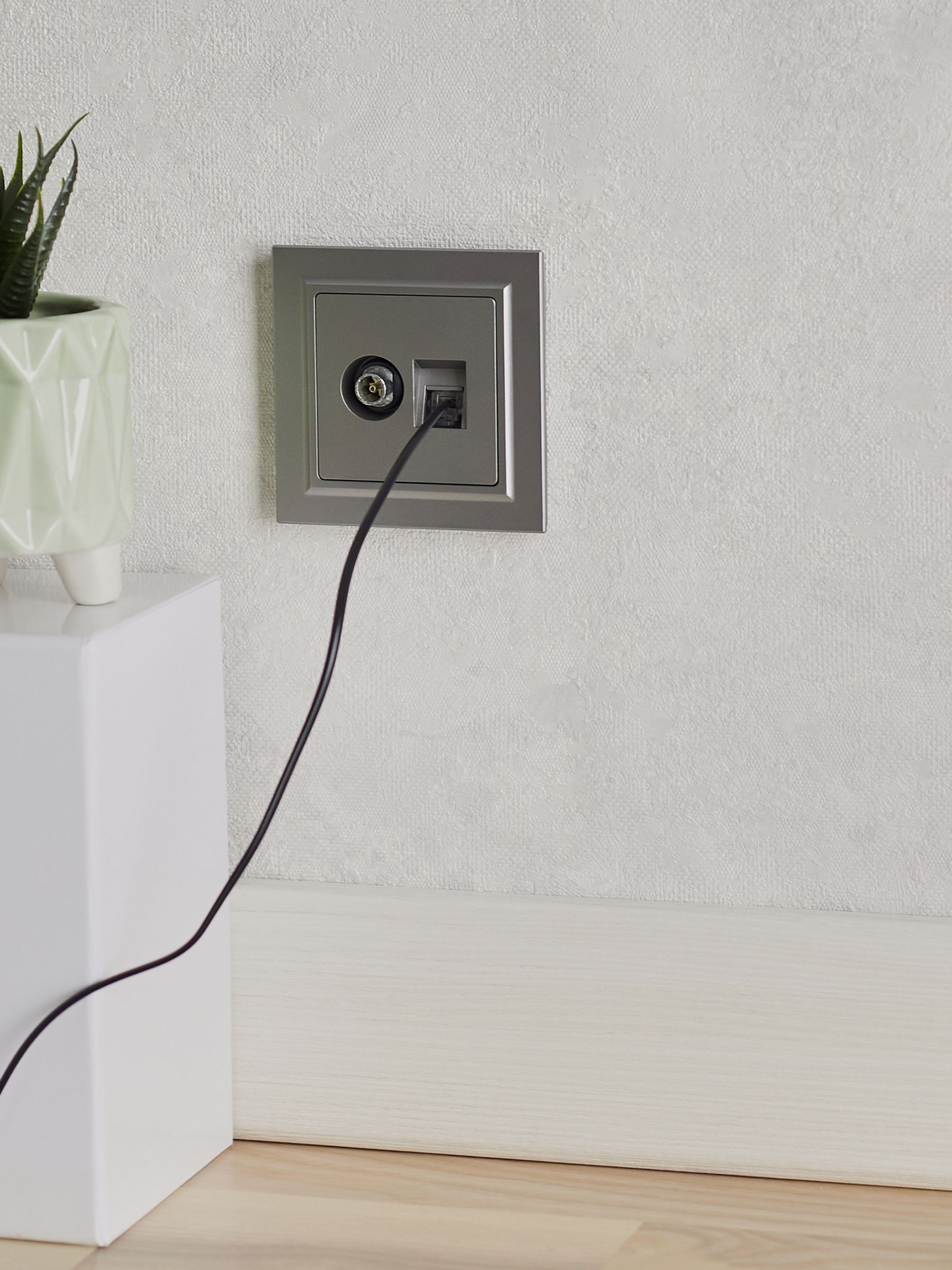 Розетка 2-местная TV+RJ45 кат.5E РТВ/РК12-БрС сталь BRITE ИЭК