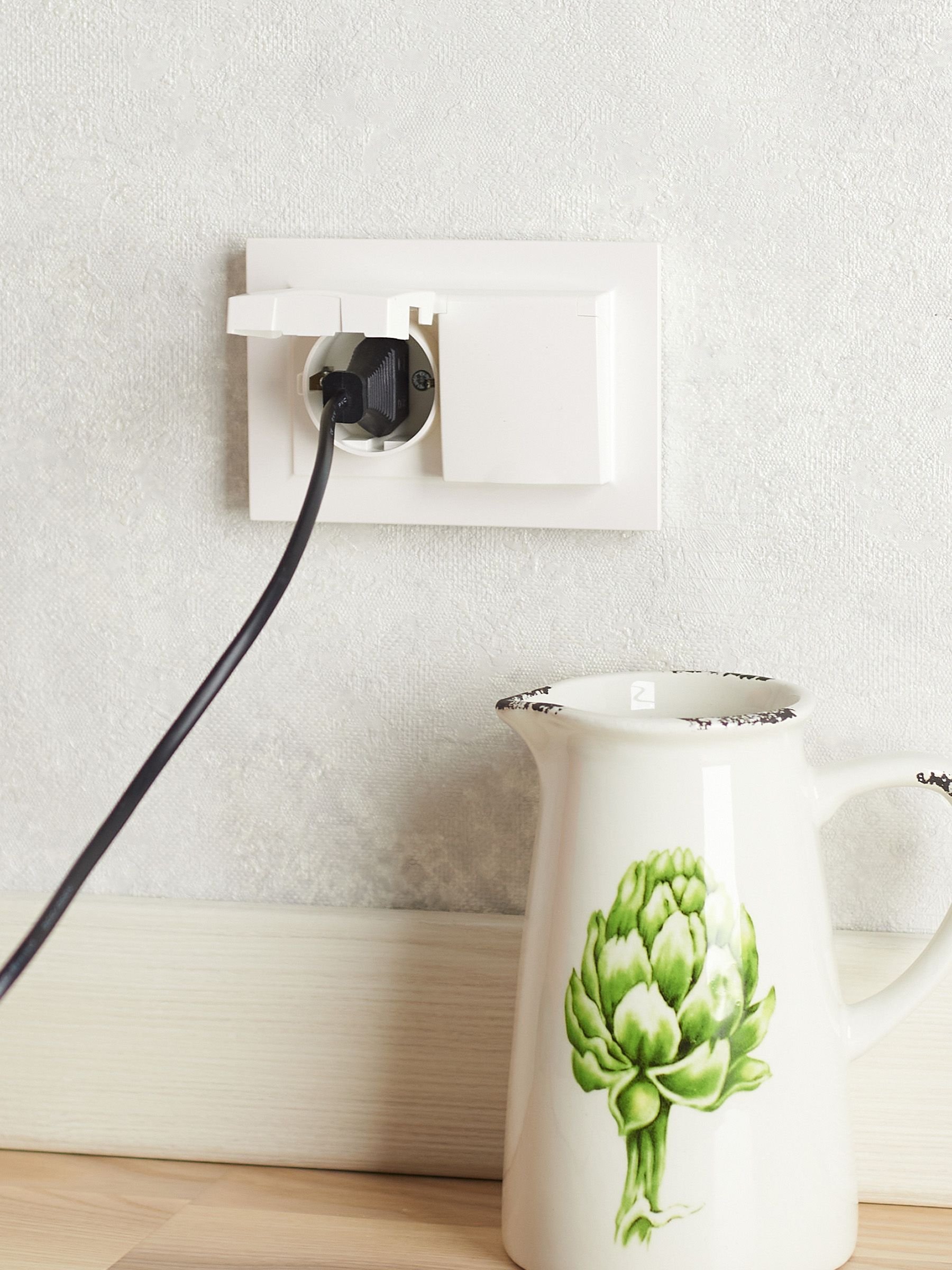 BRITE Розетка 2-я с крышкой 16А в сборе IP44 РСбш12-3-44-БрЖ жемчуг ИЭК