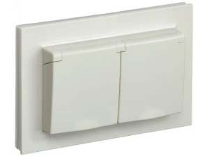 BRITE Розетка 2-я с крышкой 16А в сборе IP44 РСбш12-3-44-БрКр бежевая ИЭК