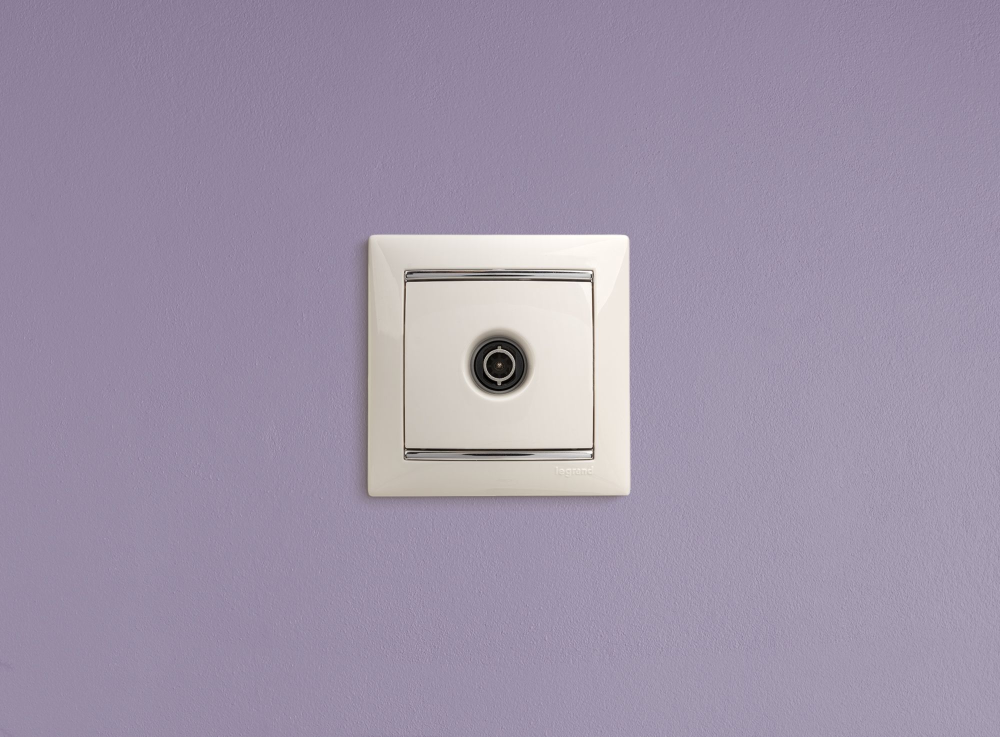 Розетка TV 2400mhz белый Valena /774429/