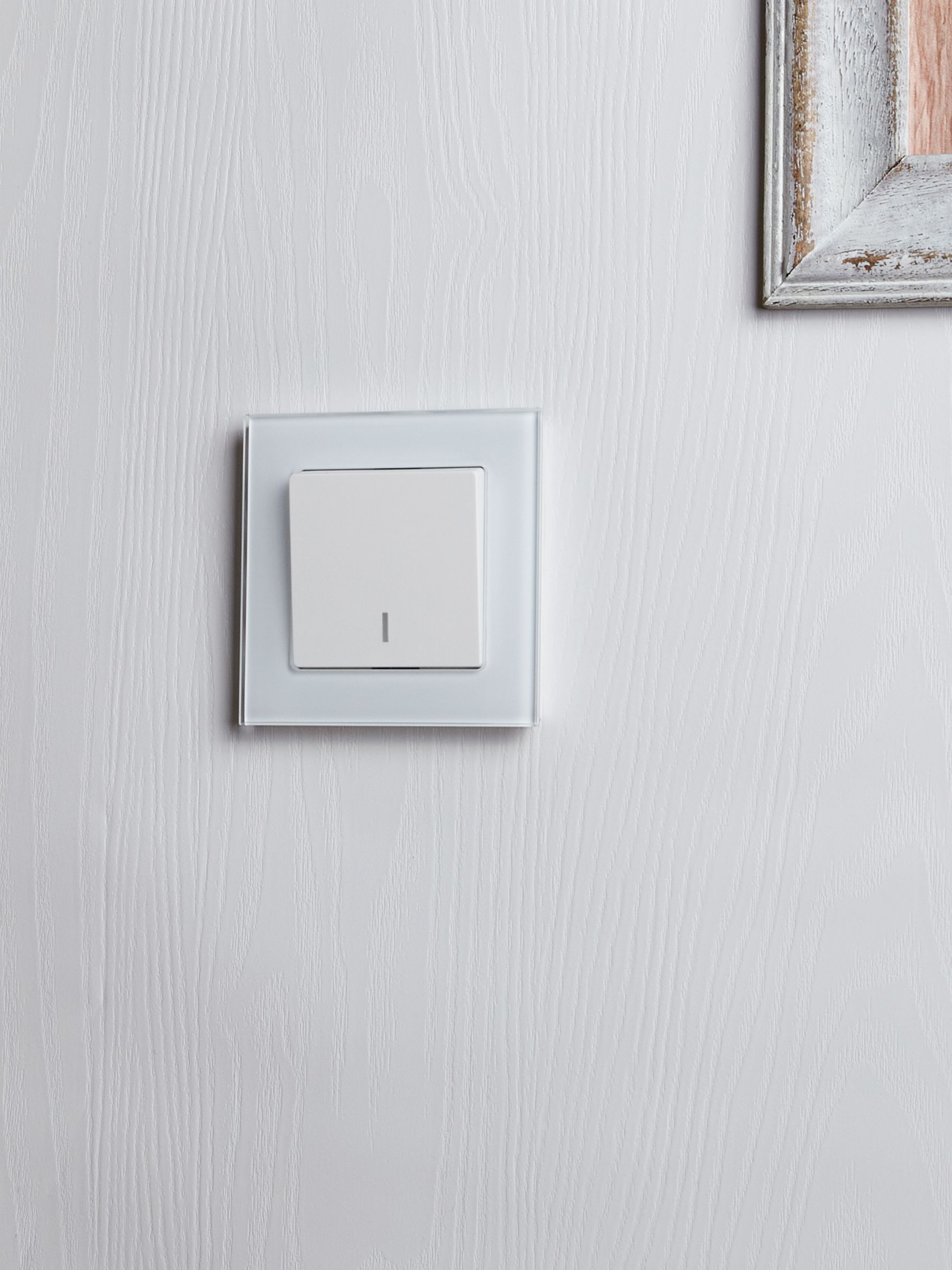 BRITE Выключатель 1-клавишный проходной с индикацией 10А ВС10-1-7-БрБ белый ИЭК