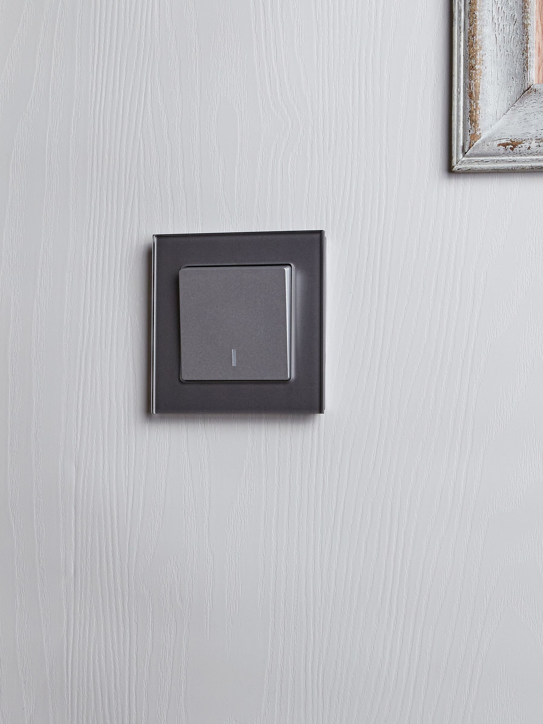 BRITE Выключатель 1-клавишный проходной с индикацией 10А ВС10-1-7-БрА алюминий ИЭК