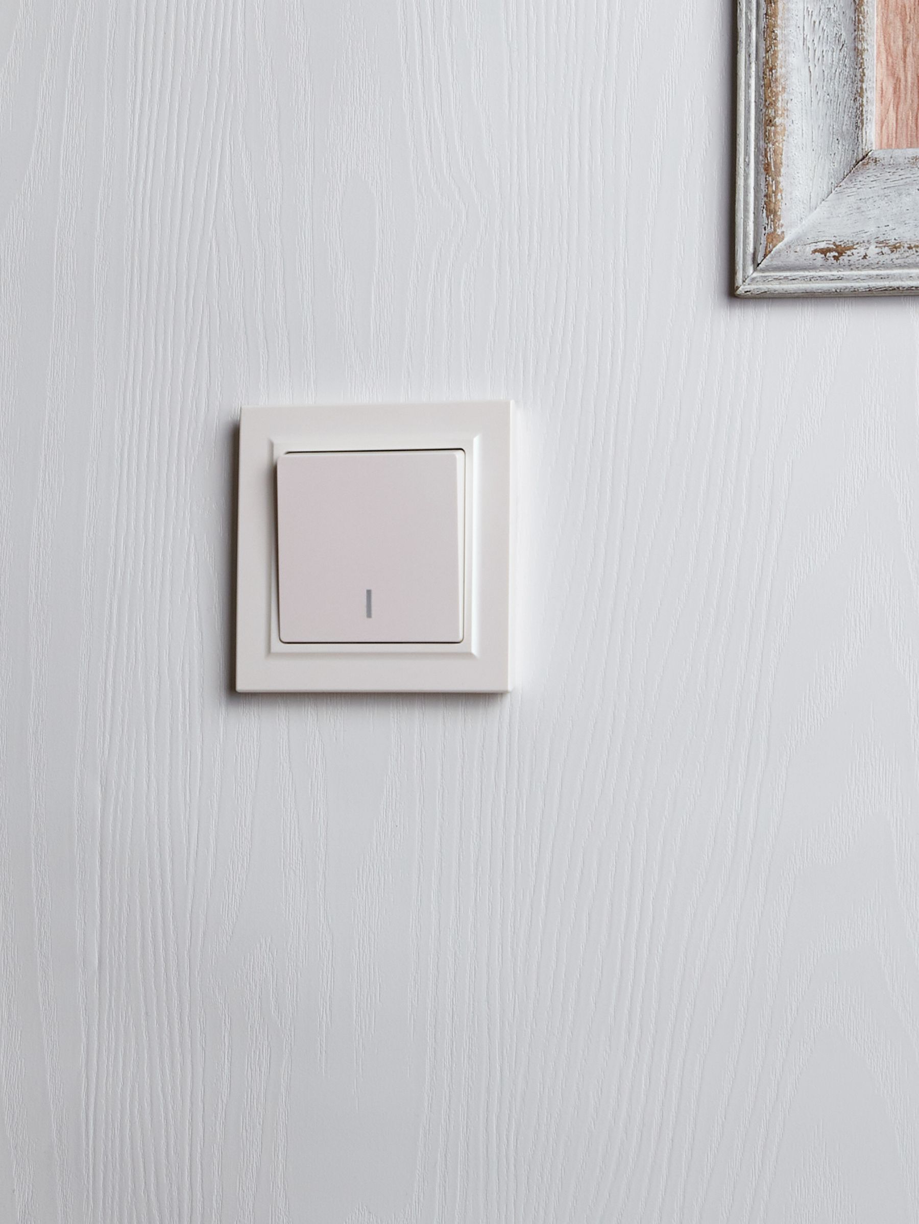 BRITE Выключатель 1-клавишный проходной с индикацией 10А ВС10-1-7-БрЖ жемчуг ИЭК