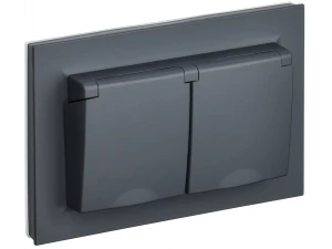 BRITE Розетка 2местная с заземлением со шторками и крышкой 16А в сб. IP44 РСбш12-3-44-БрГ графит ИЭК