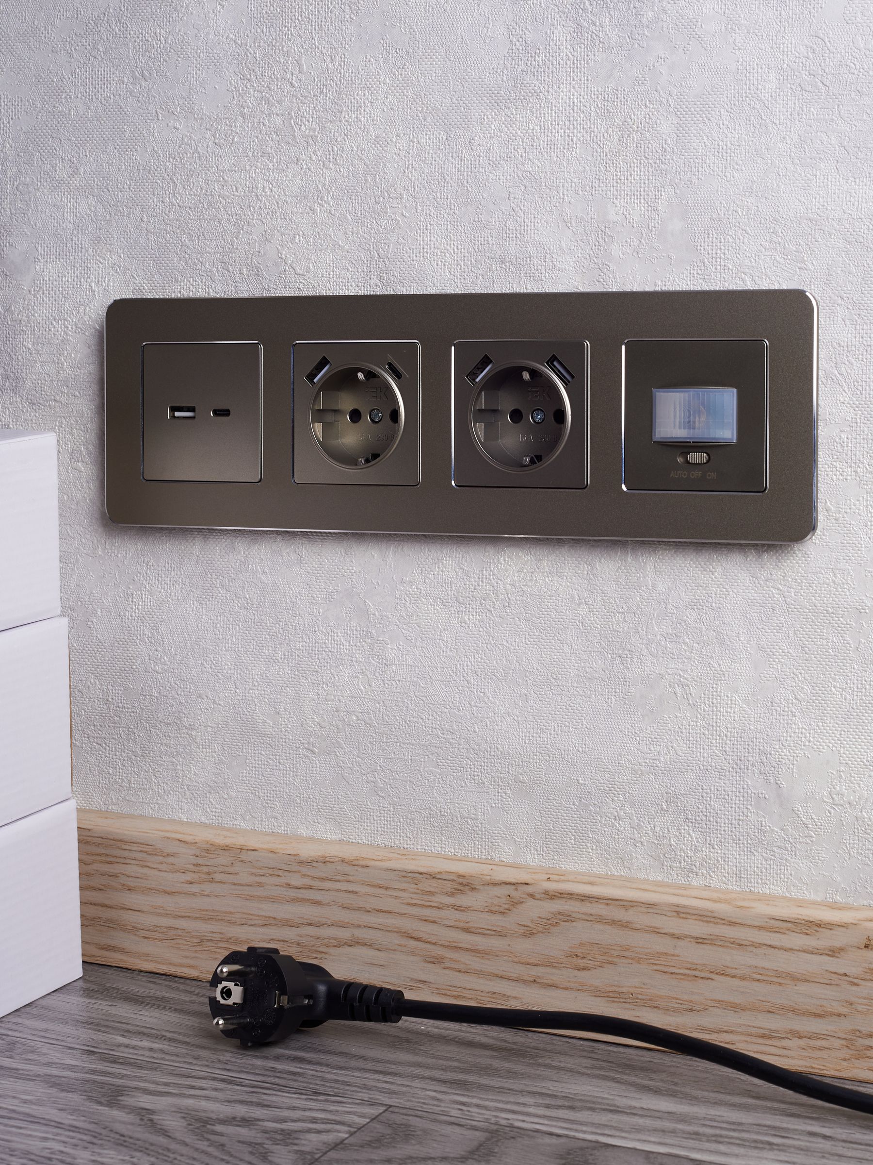 BRITE Розетка USB A+C 18Вт РЮ11-1-БрШ шампань ИЭК