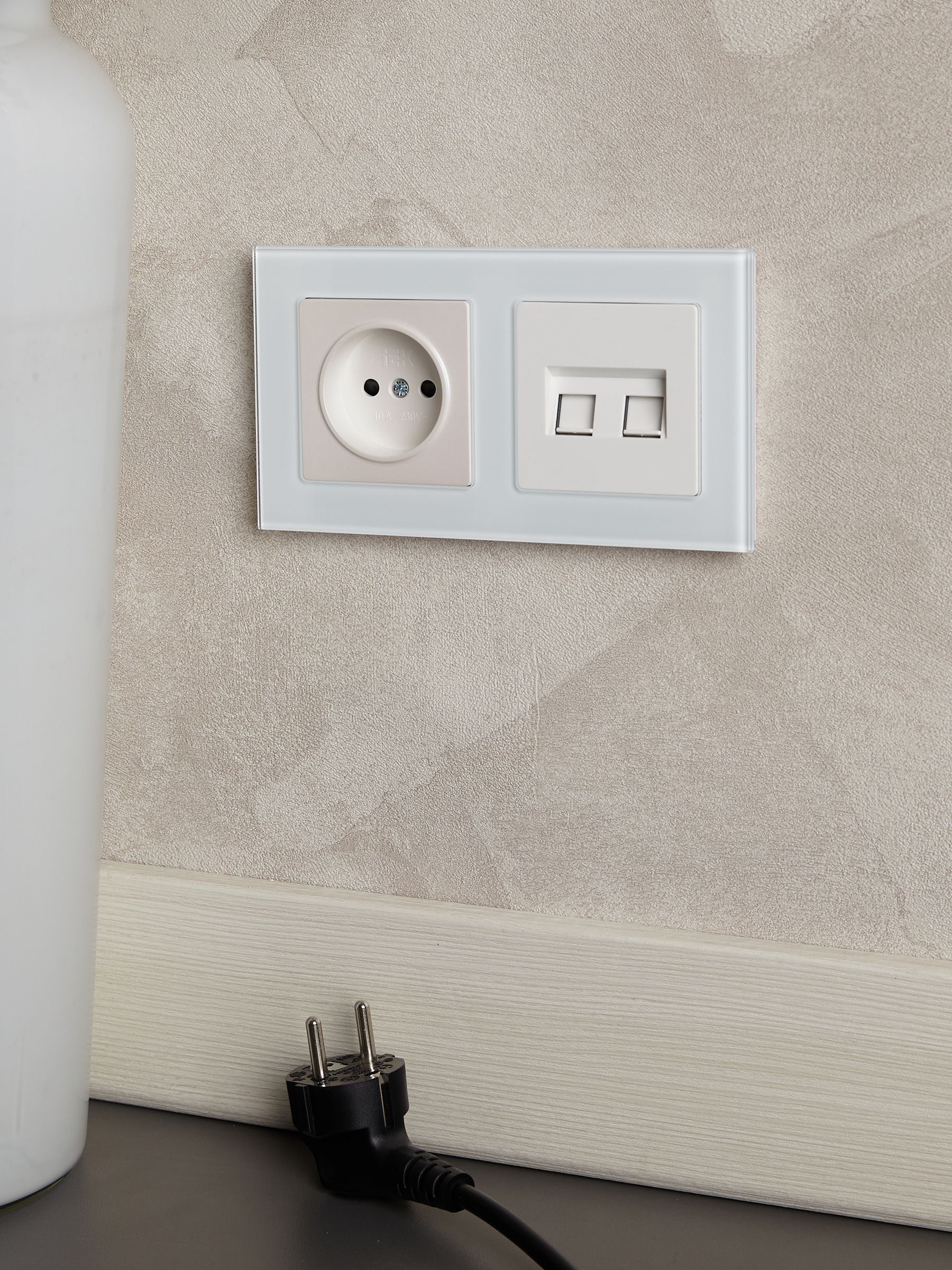 BRITE Рамка 2 -местная РУ-2-2-БрБ стекло белый ИЭК