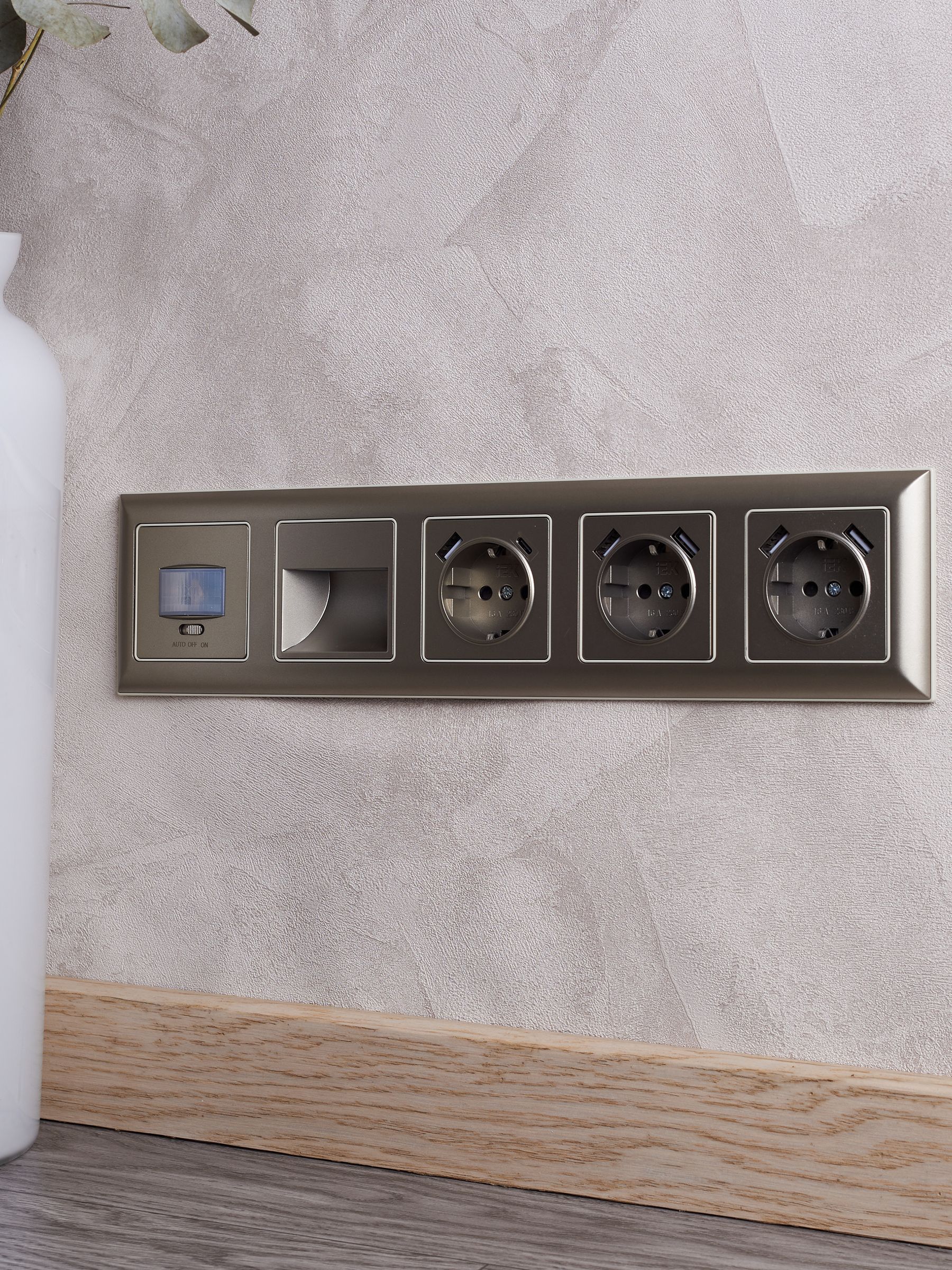 BRITE Рамка 5-местная РУ-5-Бр бежевый/шампань ИЭК