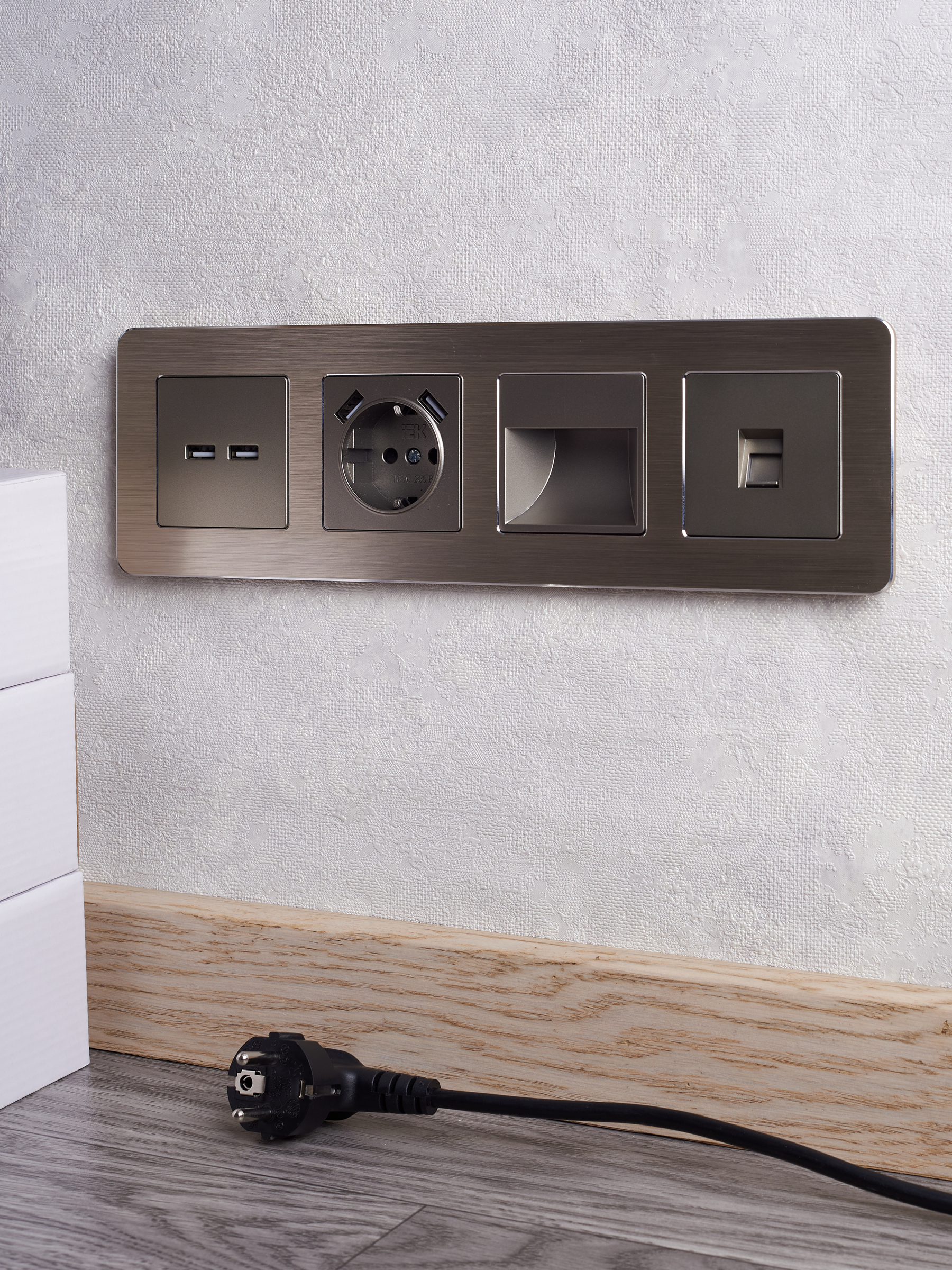 BRITE Розетка USB A+A 5В 3,1А РЮ10-1-БрШ шампань ИЭК