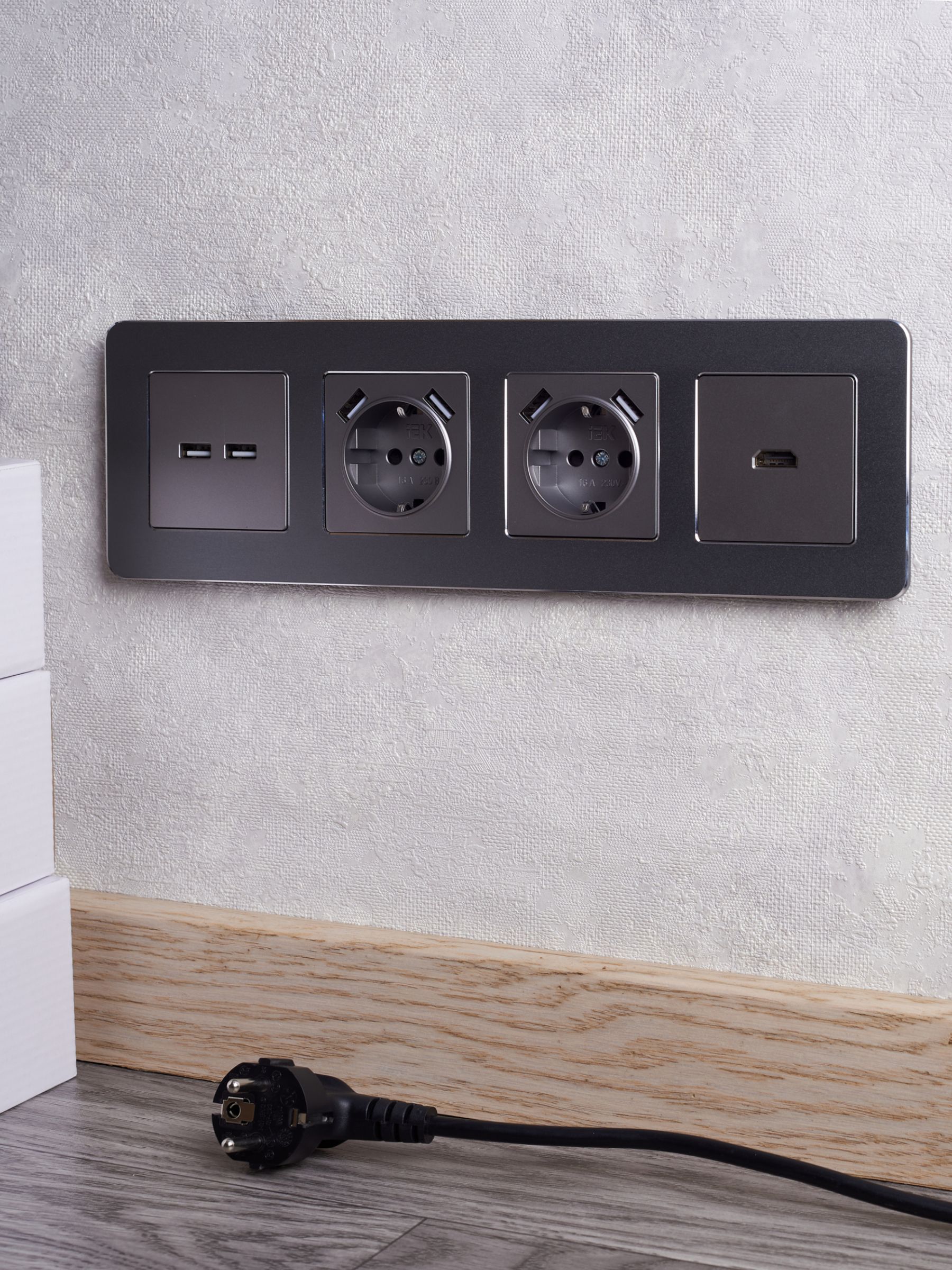 BRITE Розетка USB A+A 5В 3,1А РЮ10-1-БрС сталь ИЭК
