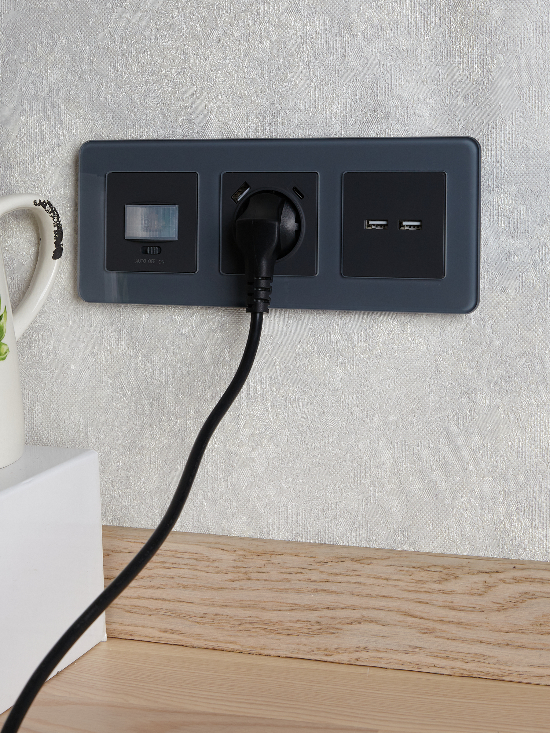 BRITE Розетка USB A+A 5В 3,1А РЮ10-1-БрГ графит ИЭК