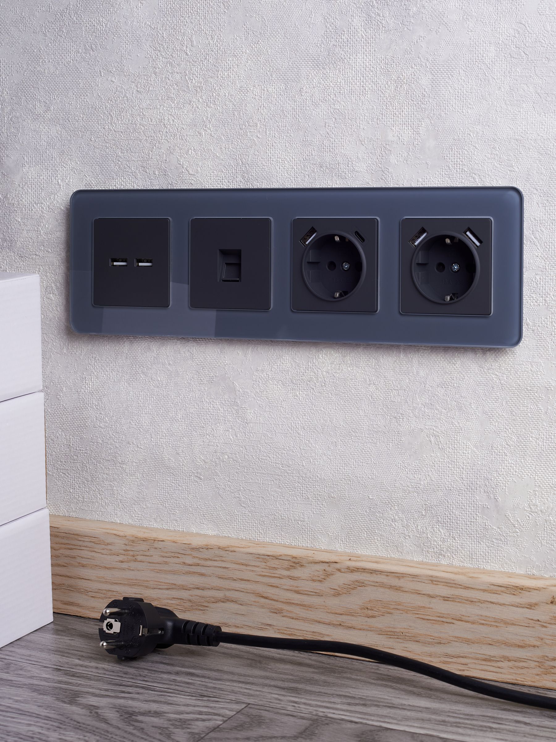 BRITE Рамка 4-местная РУ-4-2-Бр стекло графит RE IEK