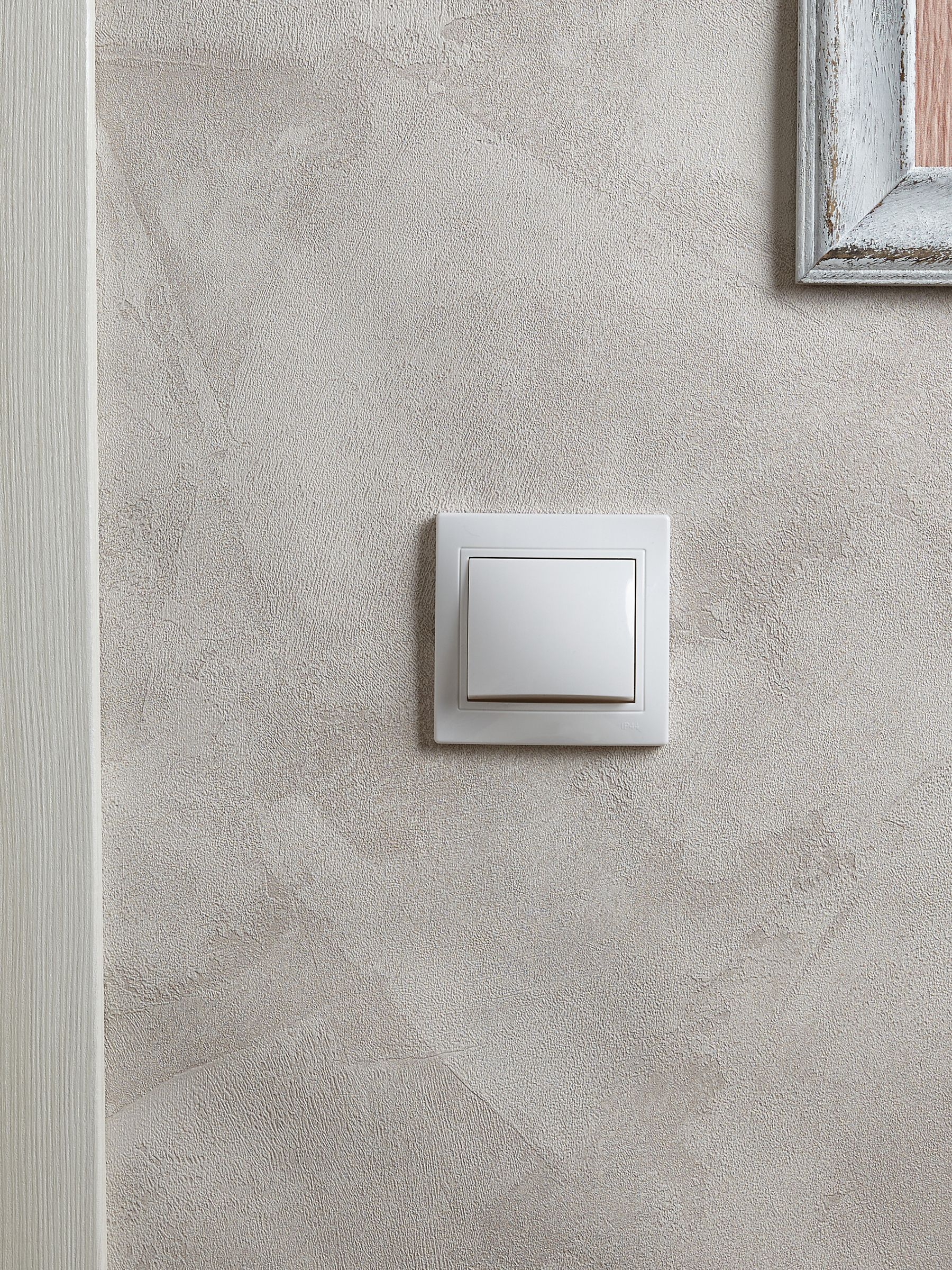 KVARTA Выключатель 1-клавишный 10А IP44 ВС10-1-0-КБ-44 белый IEK