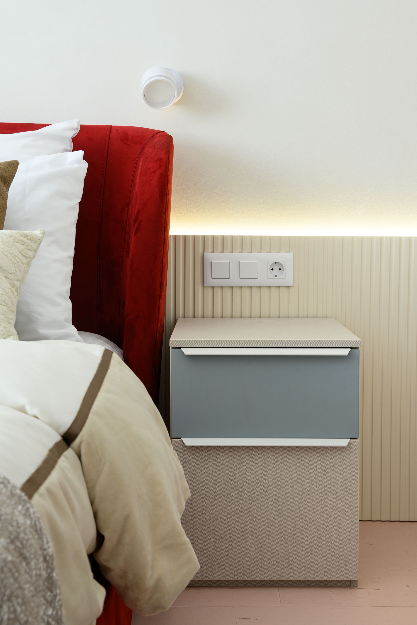 SKANDY Выключатель 1-клавишный проходной 10А SK-V02W арктический белый IEK