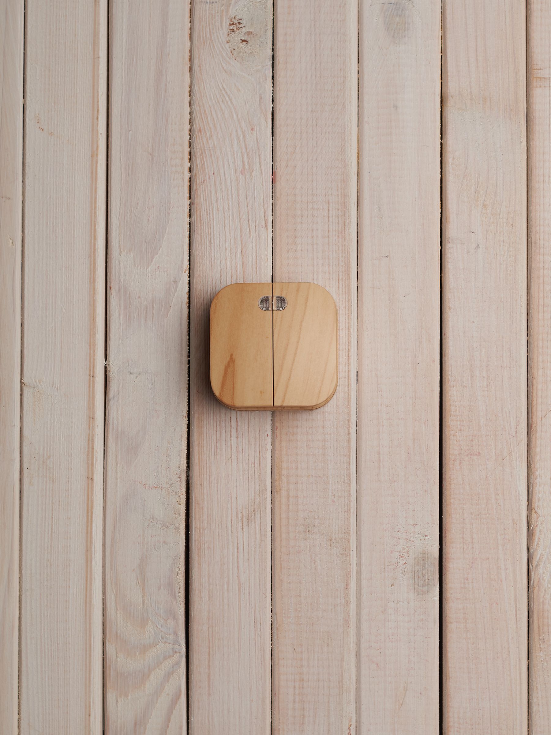 GLORY Выключатель 2-клавишный для открытой установки с индикацией 10А ВС20-2-1-ХС сосна IEK