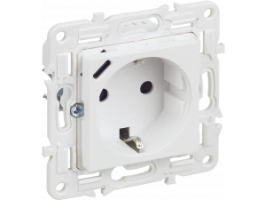 SKANDY Розетка с заземлением с защитными шторками 16А с USB C 18Вт SK-R17W арктический белый IEK