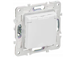 SKANDY Розетка 1-местная с заземлением со шторками и крышкой 16А IP44 SK-R11W арктический белый IEK