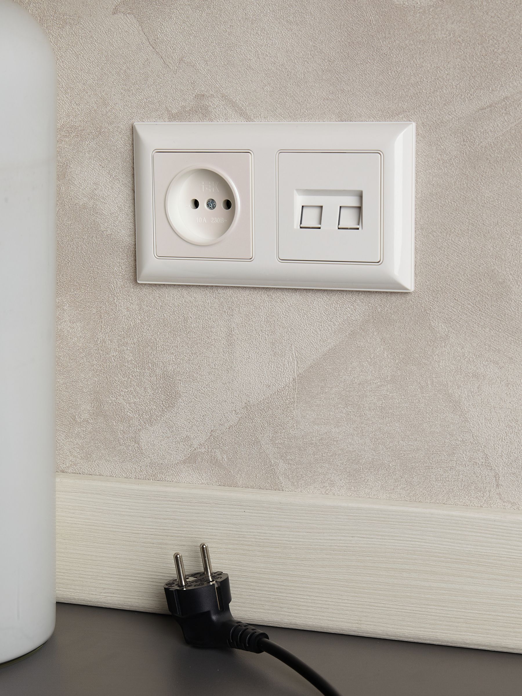 BRITE Розетка компьютерная двойная RJ45 кат.6 РК11-2-БрБ белый IEK