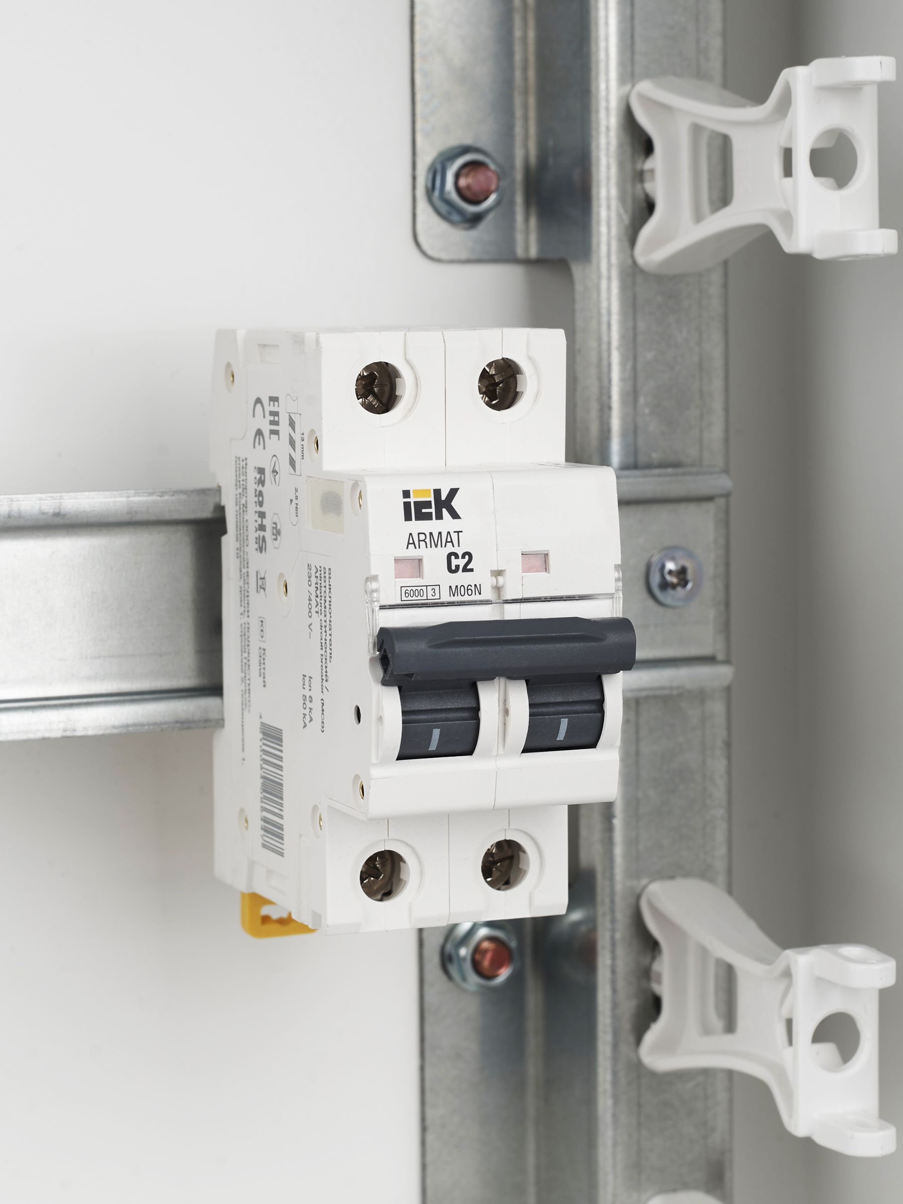 ARMAT Автоматический выключатель M06N 2P C 2А IEK