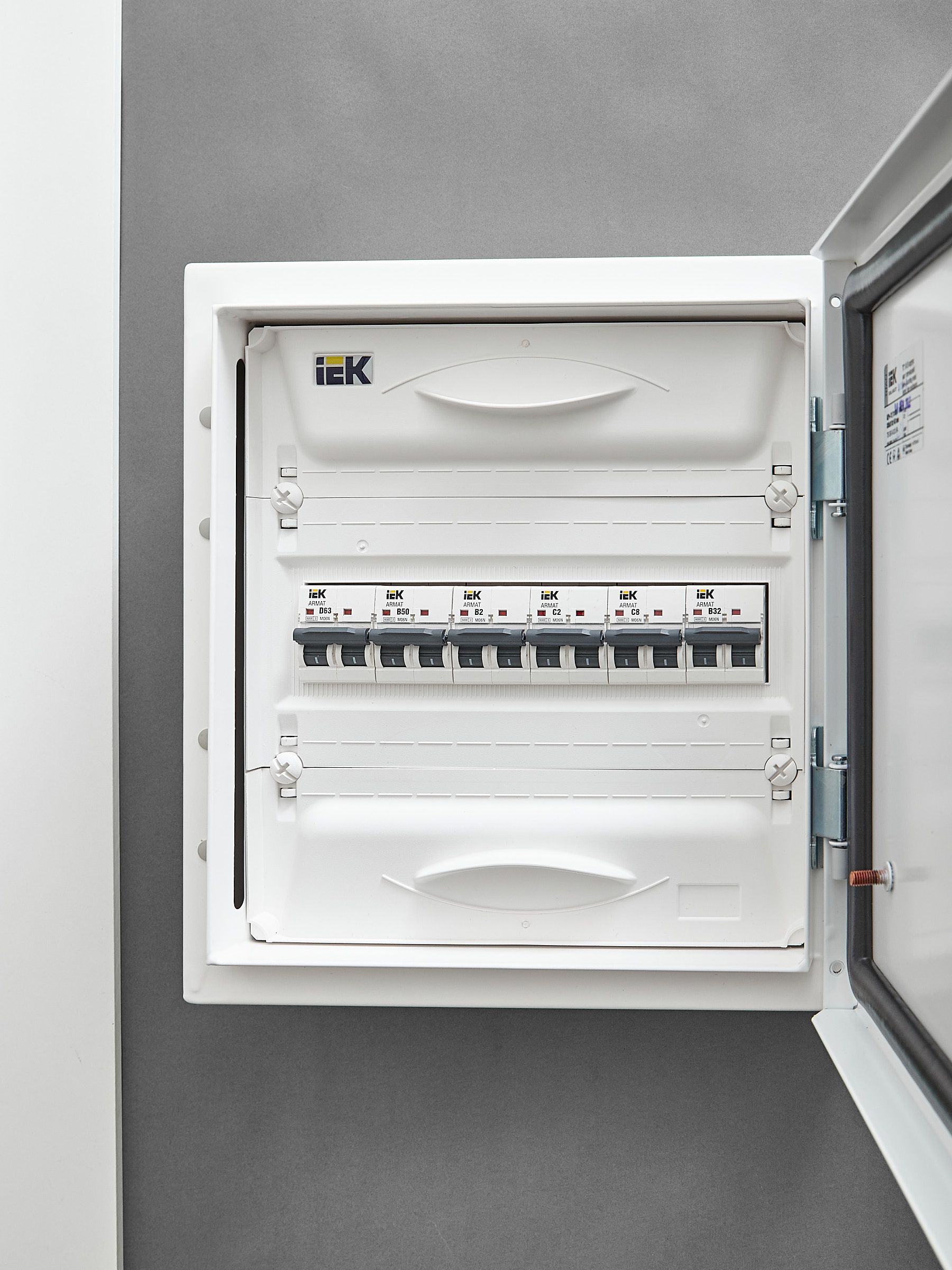 ARMAT Автоматический выключатель M06N 2P C 2А IEK