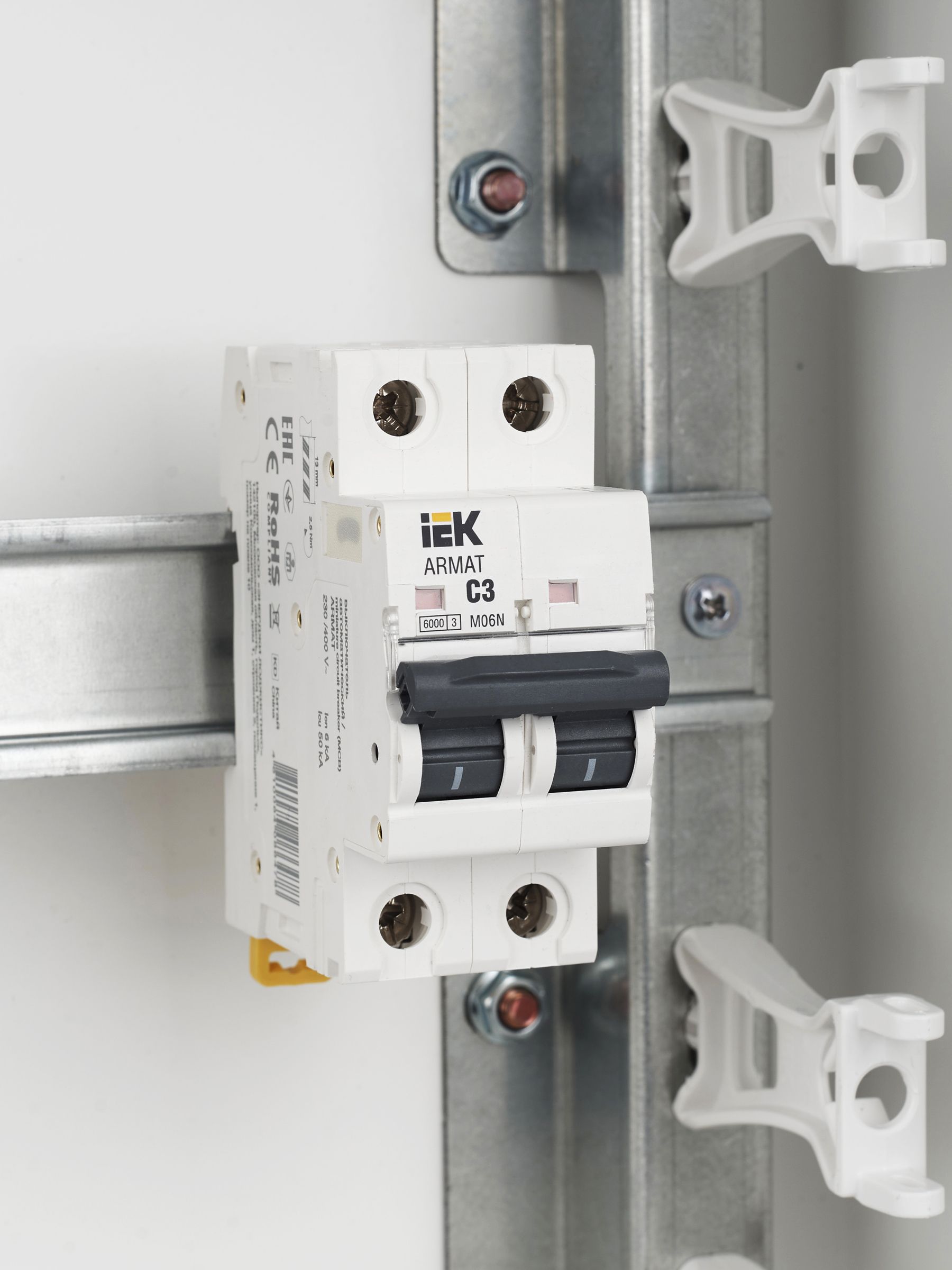 ARMAT Автоматический выключатель M06N 2P C 3А IEK