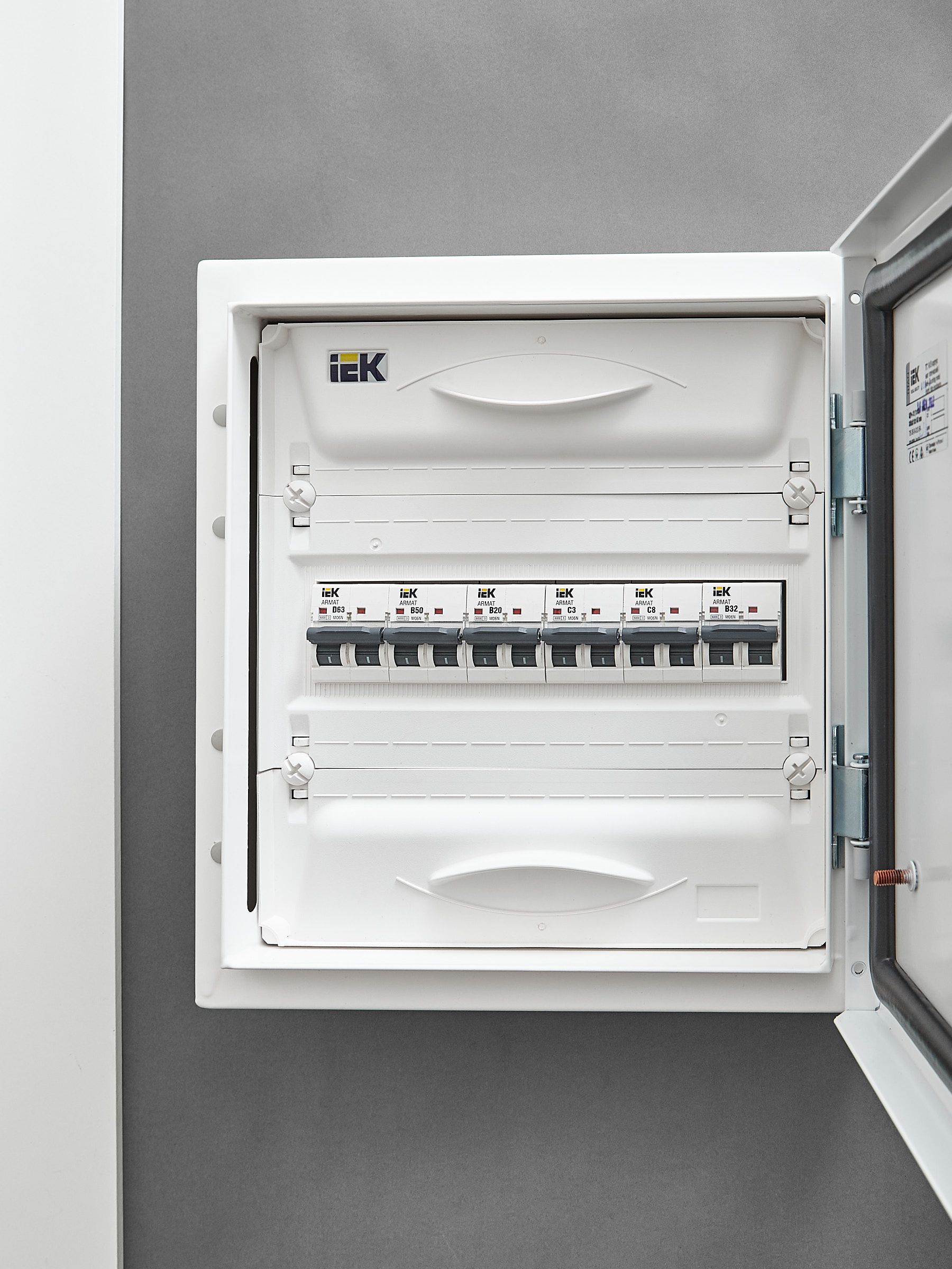 ARMAT Автоматический выключатель M06N 2P C 3А IEK