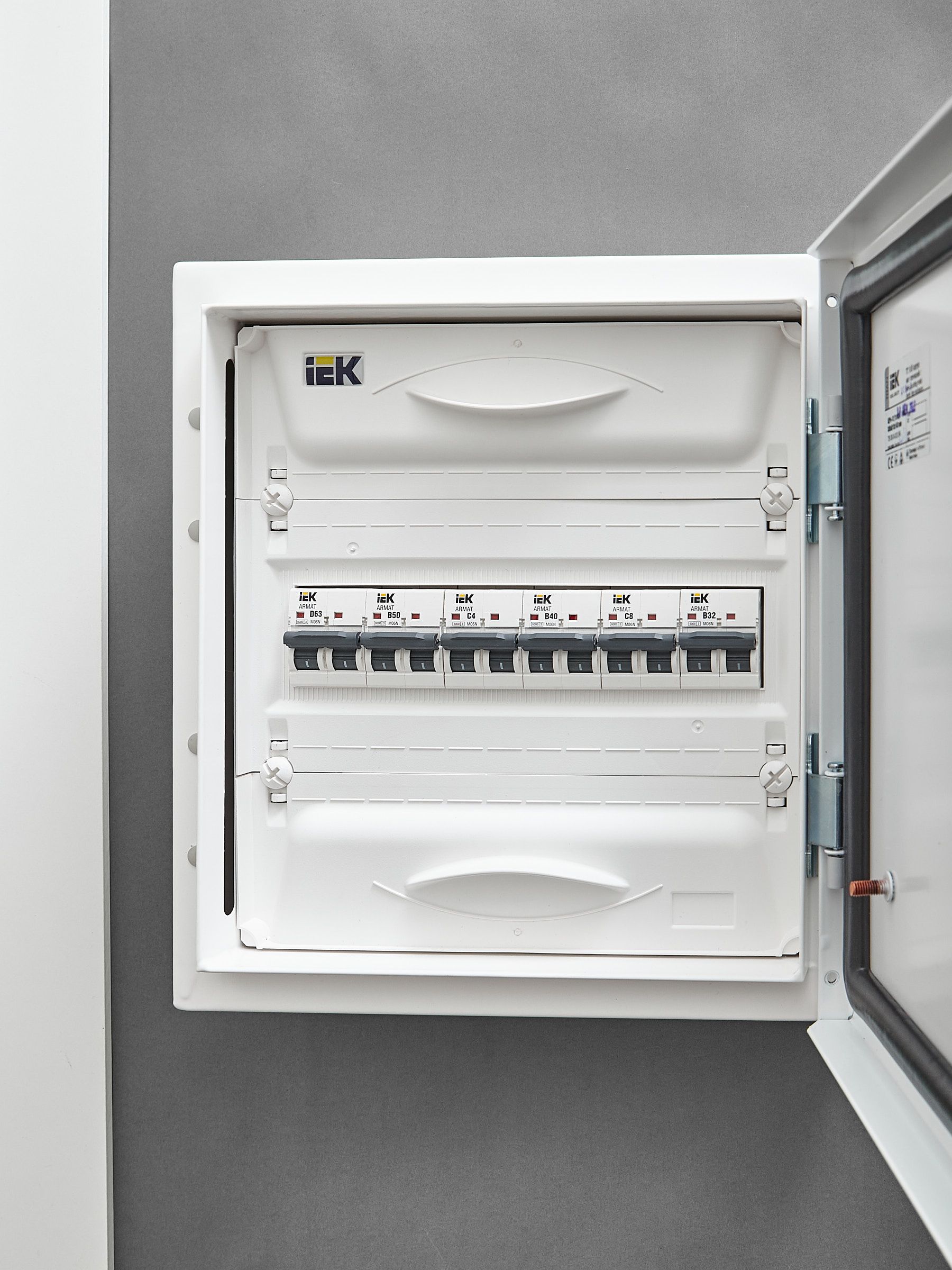 ARMAT Автоматический выключатель M06N 2P C 4А IEK