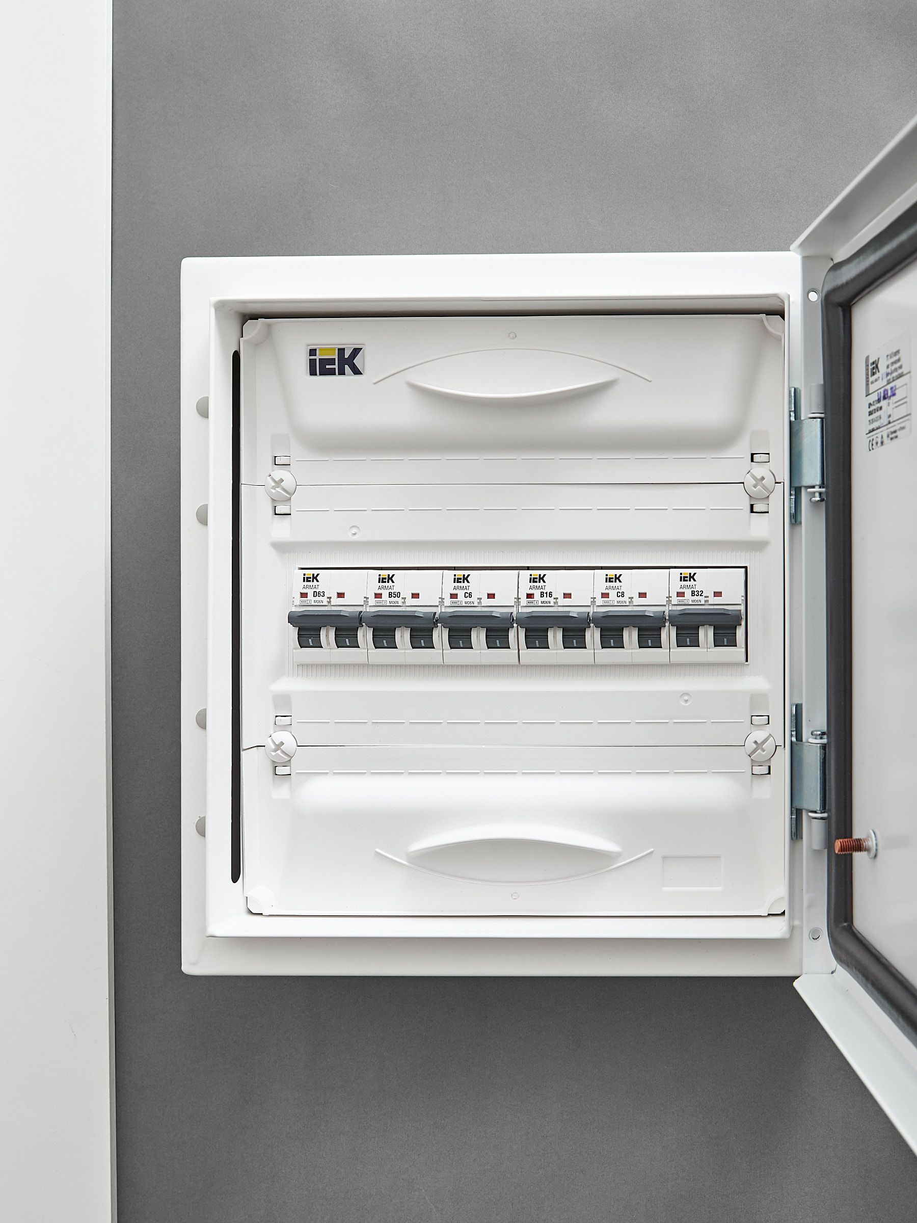 ARMAT Автоматический выключатель M06N 2P C 6А IEK