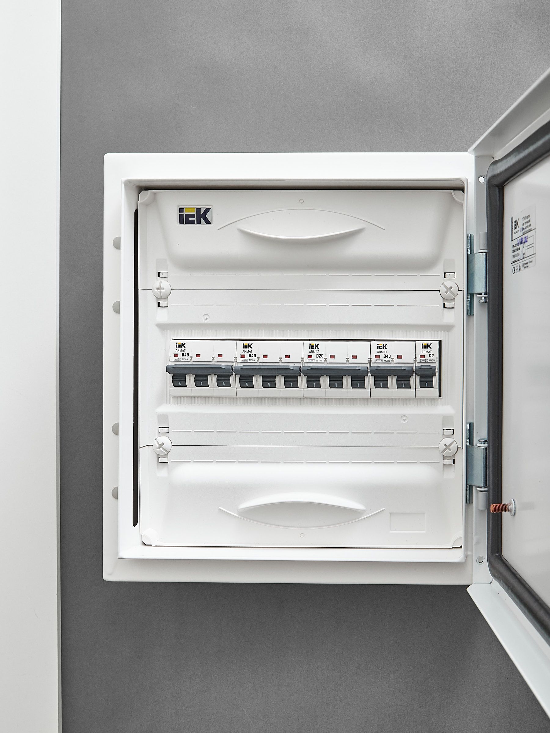 ARMAT Автоматический выключатель M06N 3P B 40А IEK
