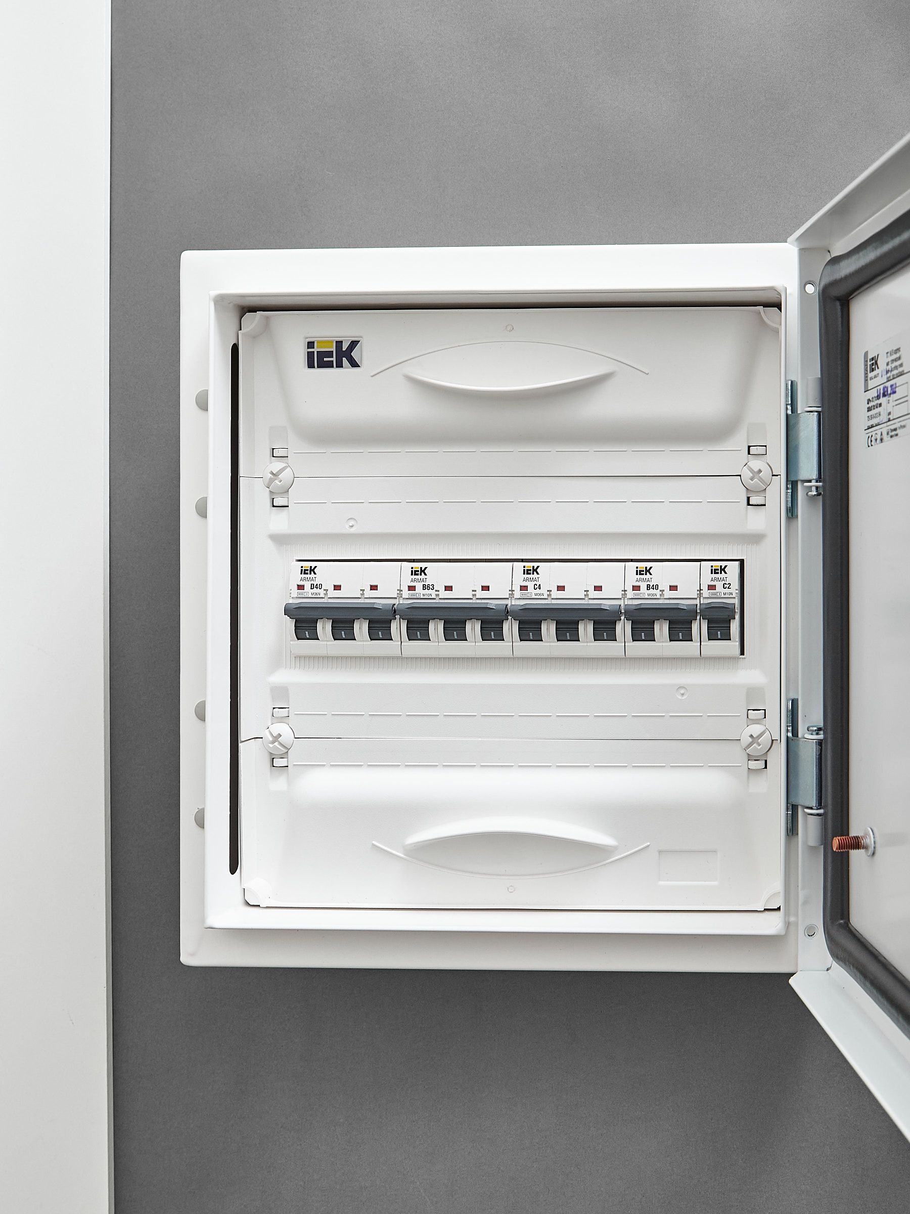 ARMAT Автоматический выключатель M06N 3P C 4А IEK