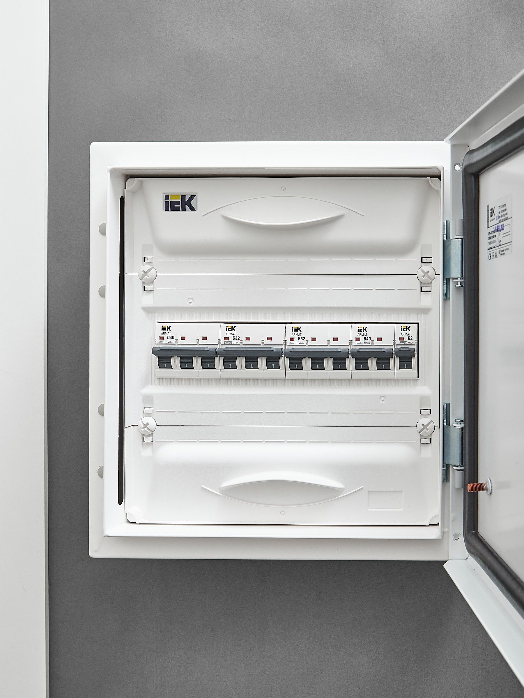 ARMAT Автоматический выключатель M06N 3P B 32А IEK