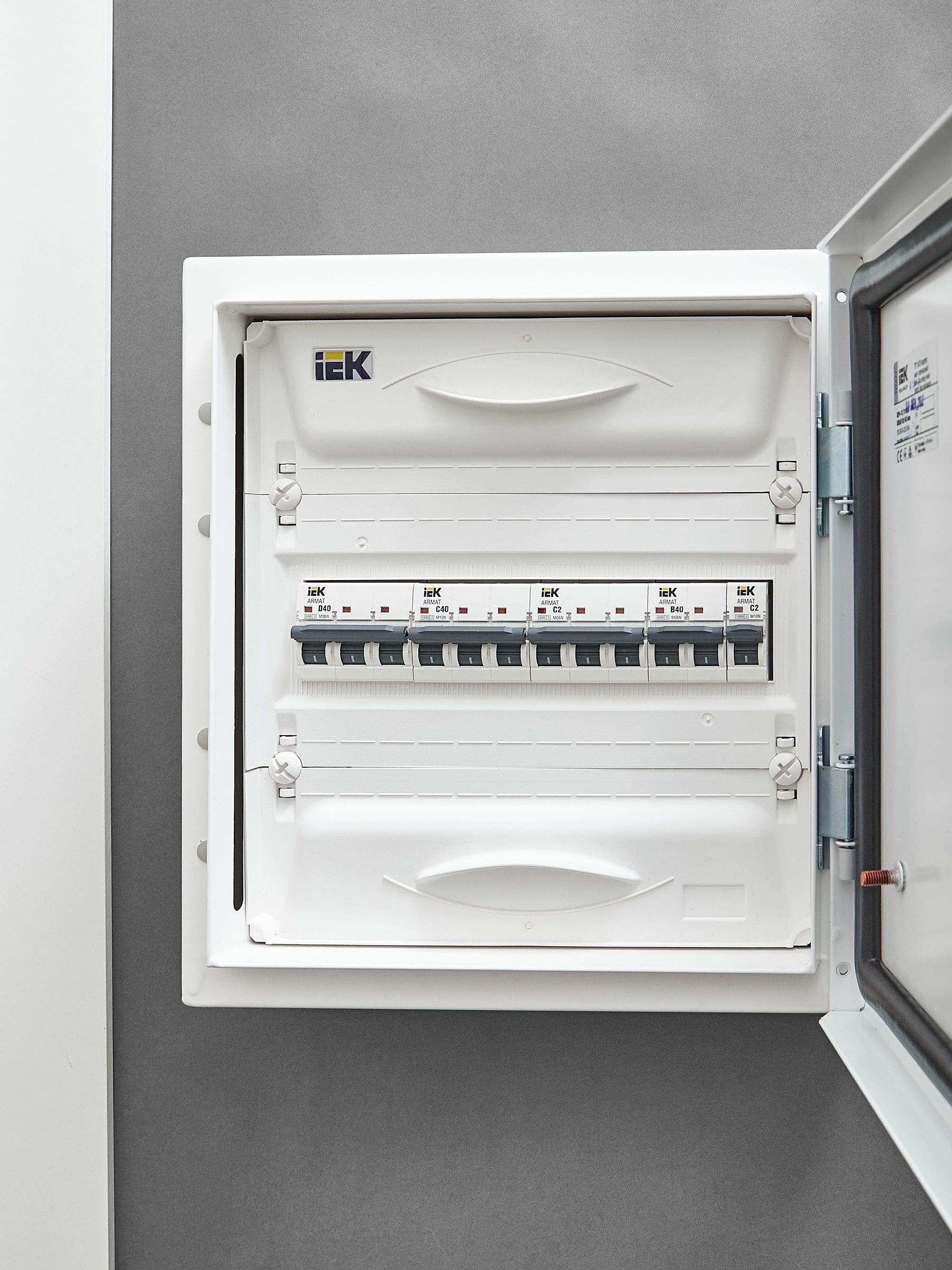 ARMAT Автоматический выключатель M06N 3P C 2А IEK
