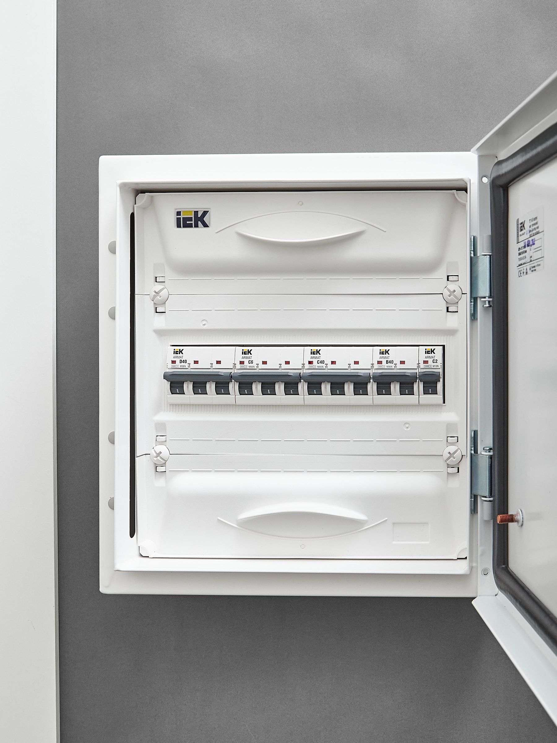 ARMAT Автоматический выключатель M06N 3P C 40А IEK