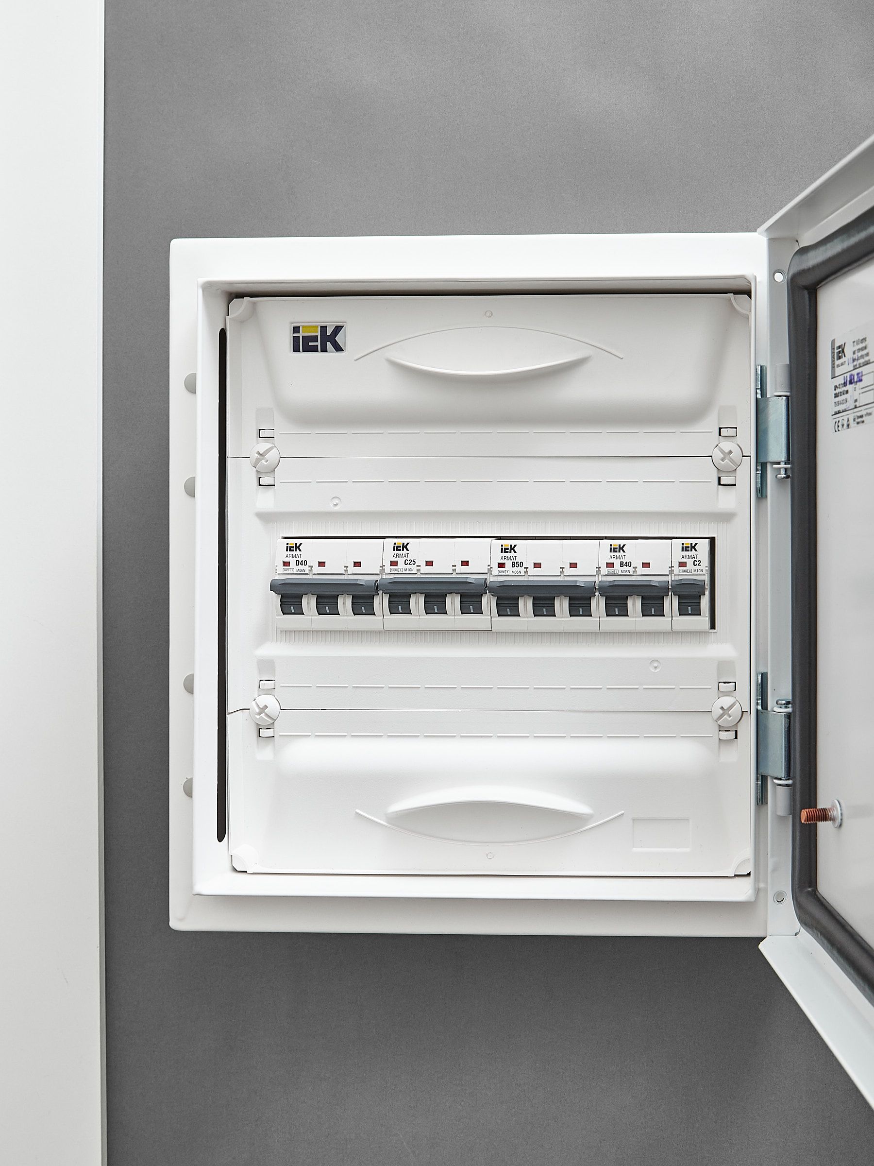 ARMAT Автоматический выключатель M10N 3P C 25А IEK