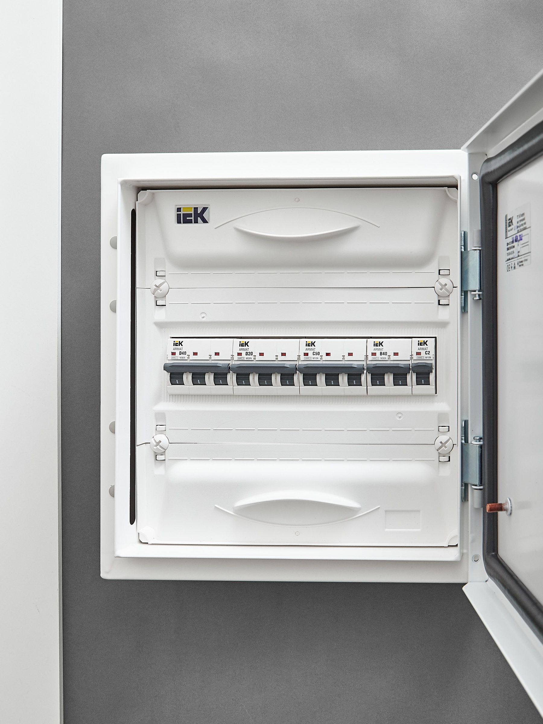 ARMAT Автоматический выключатель M10N 3P C 50А IEK