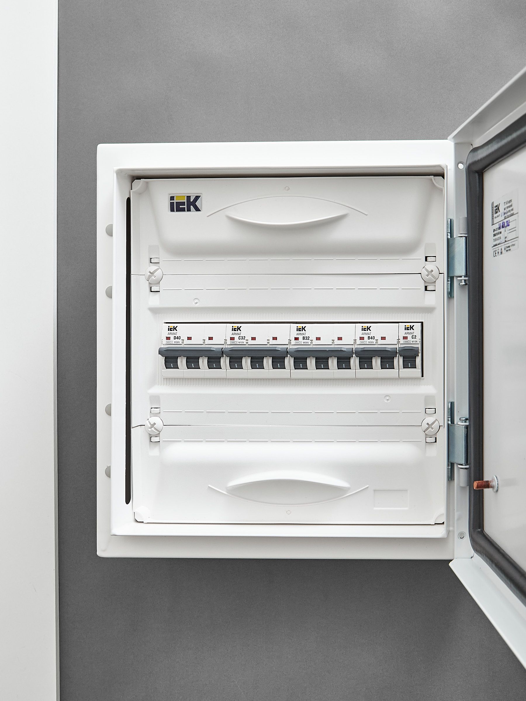 ARMAT Автоматический выключатель M10N 3P C 32А IEK